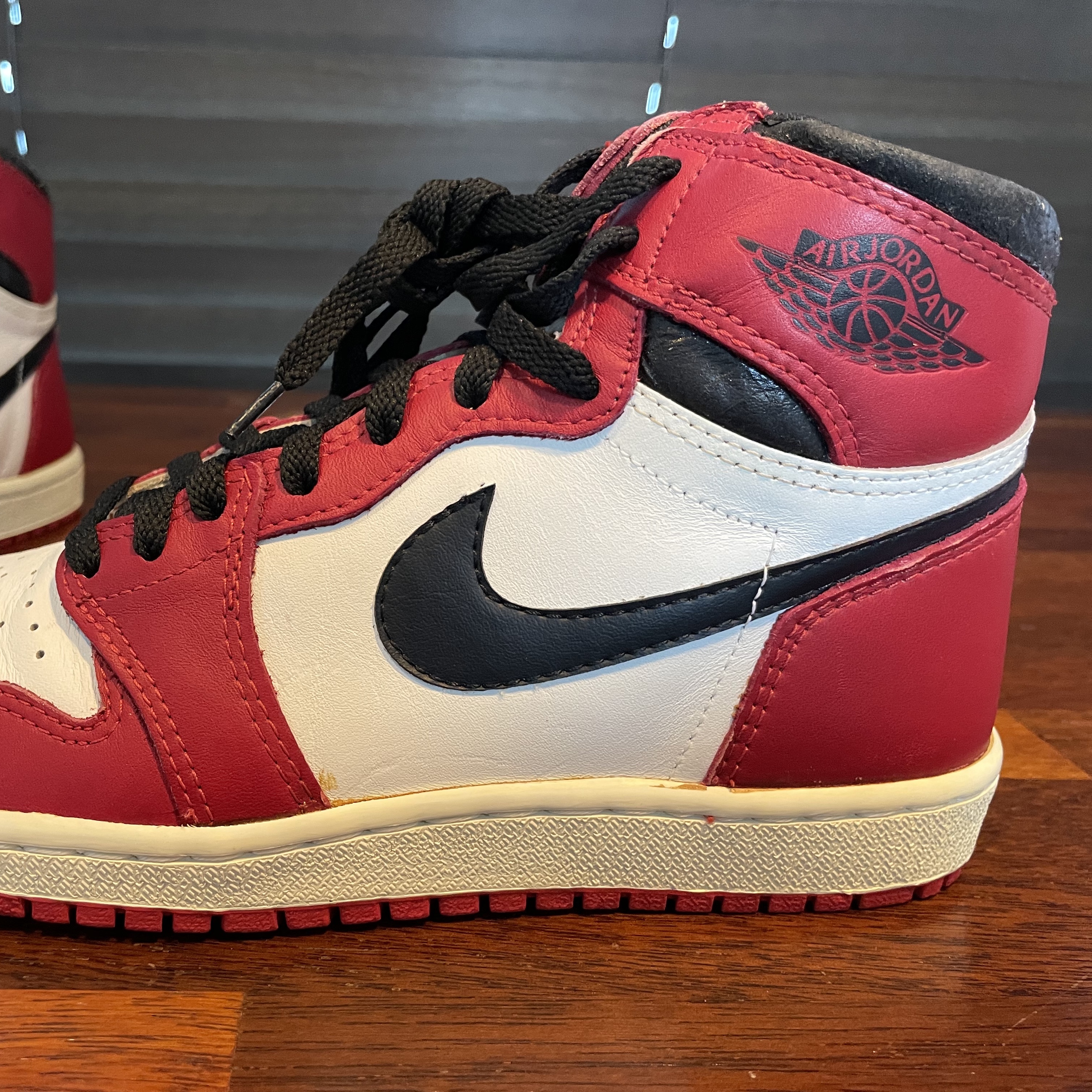 Jordan 1 OG Chicago 1985, Jordan 1 x Off-White Retro High Chicago The Ten 착용 스타일 - 5