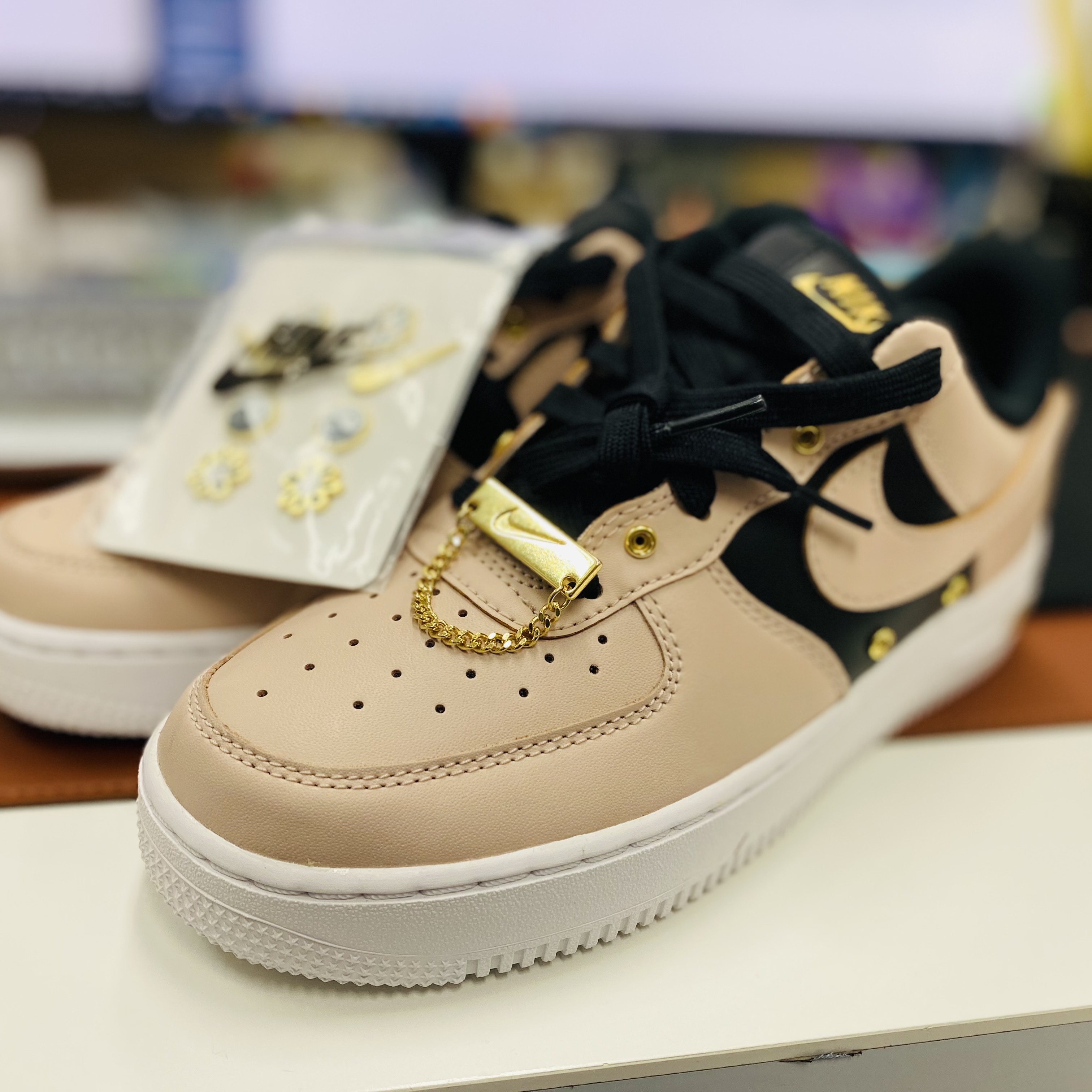 Nike Air Force 1 '07 PRM Touch Of Gold 착용 스타일