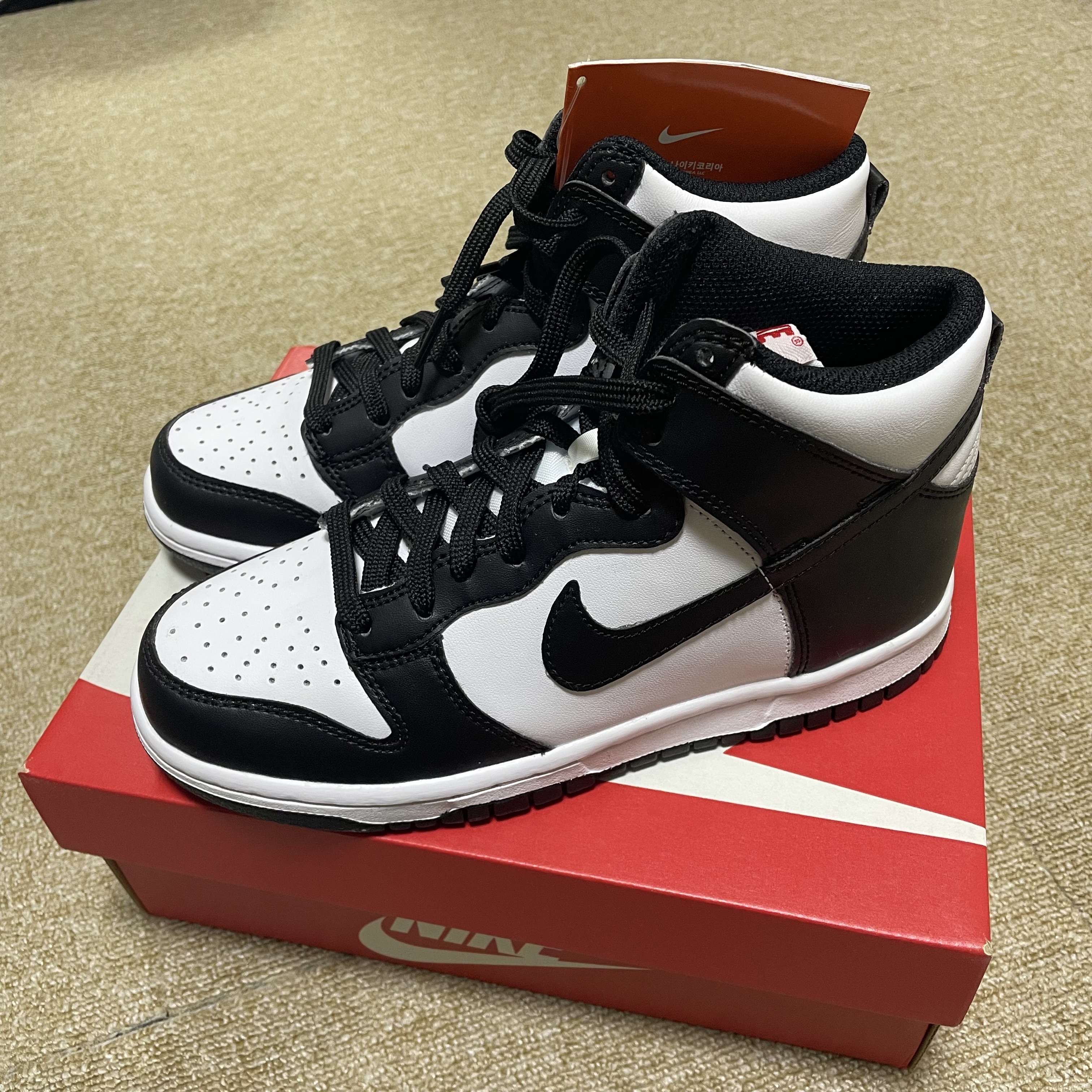 Jordan 1 Retro High OG Hyper Royal, (GS) Jordan 1 Retro High OG Hyper Royal 착용 스타일 - 2