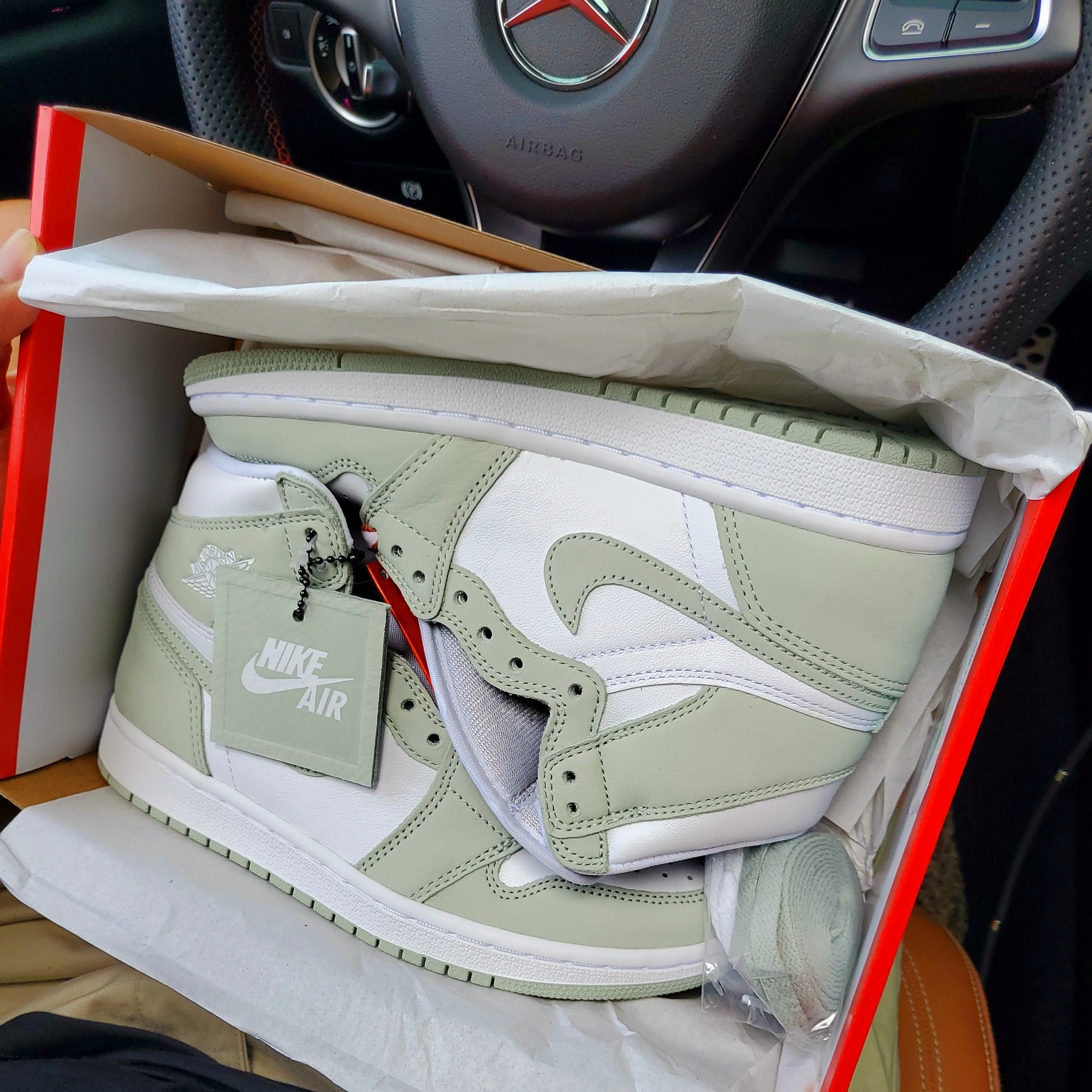 (W) Jordan 1 Retro High OG Seafoam 착용 스타일 - 1