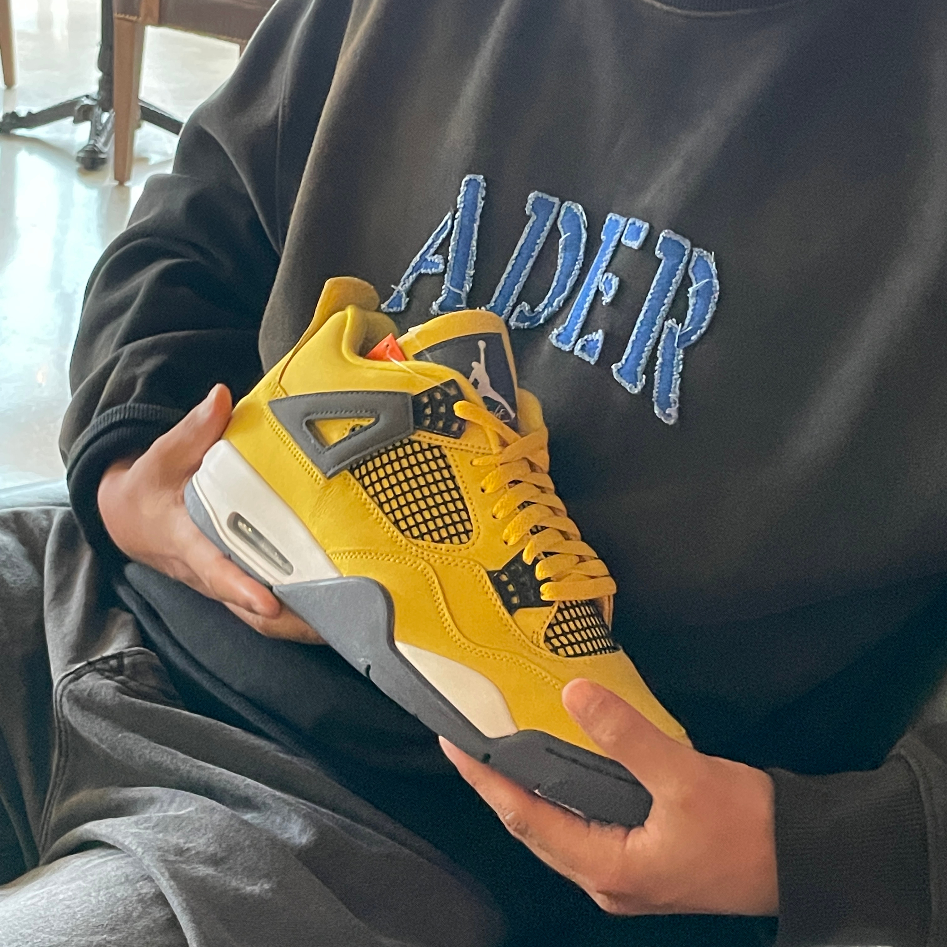 Jordan 4 Retro Tour Yellow 착용 스타일