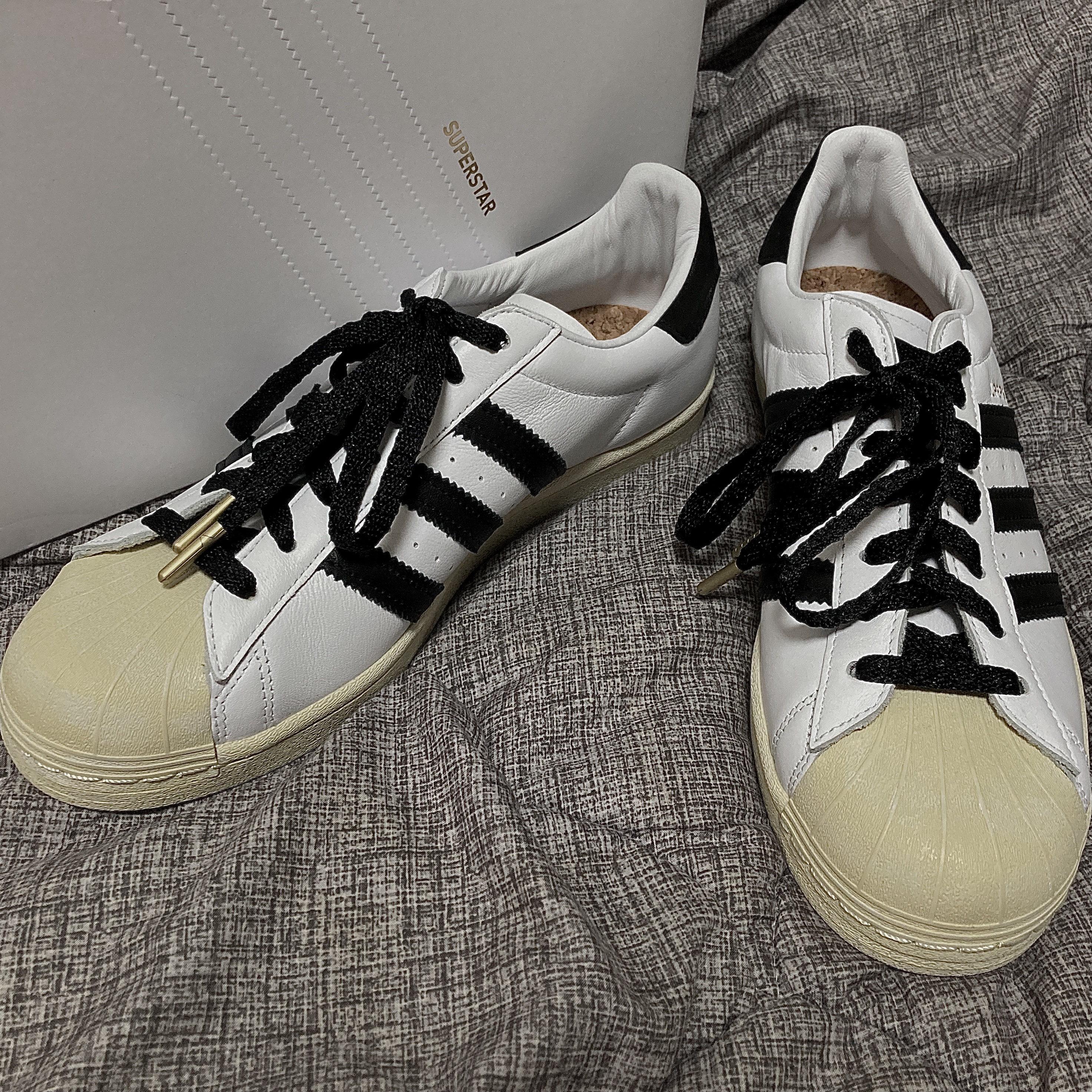 Adidas Superstar Premium White Black 착용 스타일