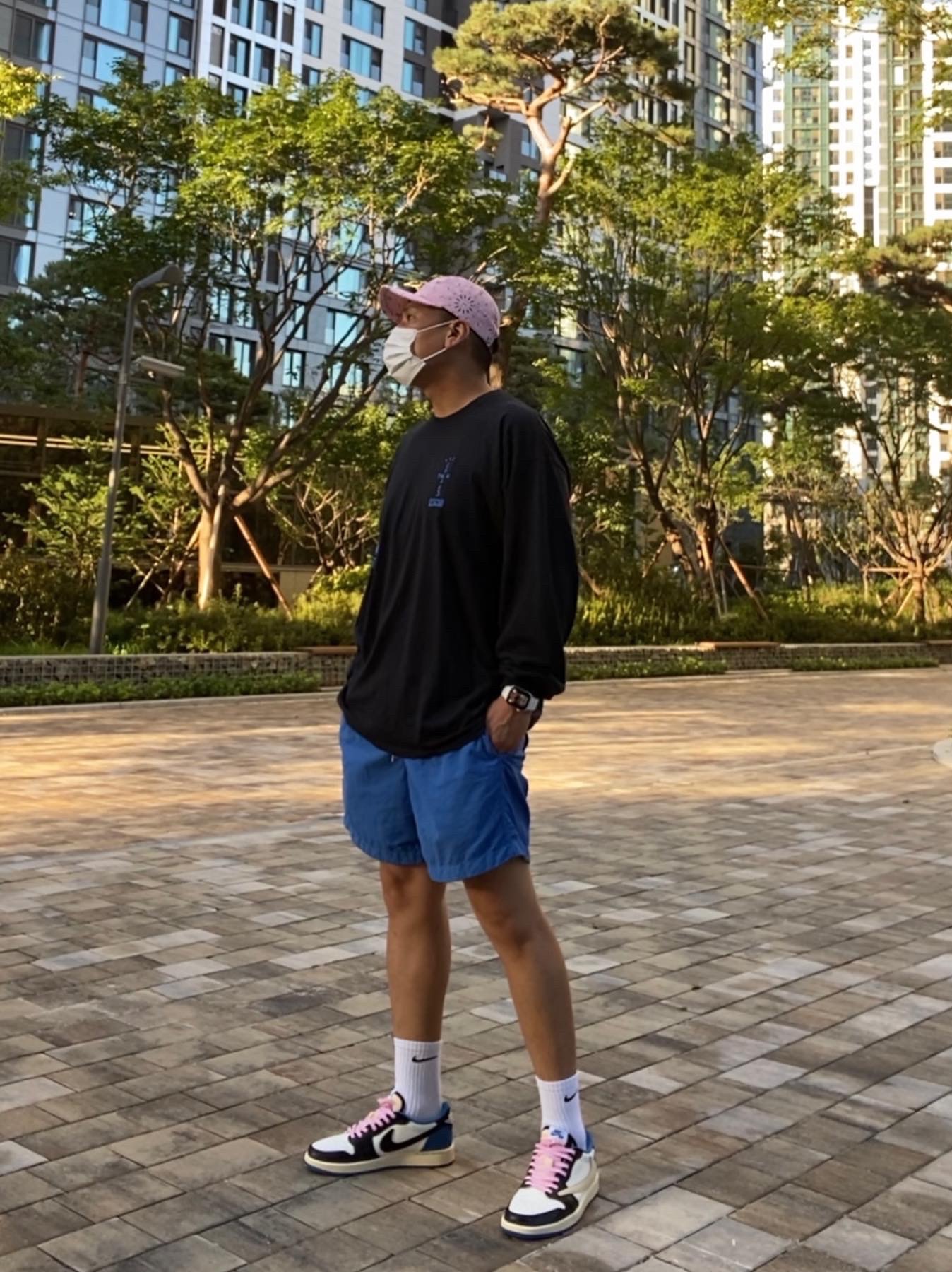 Supreme Bandana Camp Cap Pink - 21SS, Jordan 1 x Travis Scott x Fragment Retro Low OG SP Military Blue 착용 스타일 - 1
