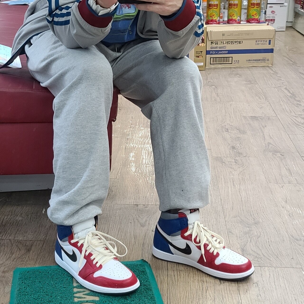 Jordan 1 Retro High OG Light Fusion Red 착용 스타일 - 1