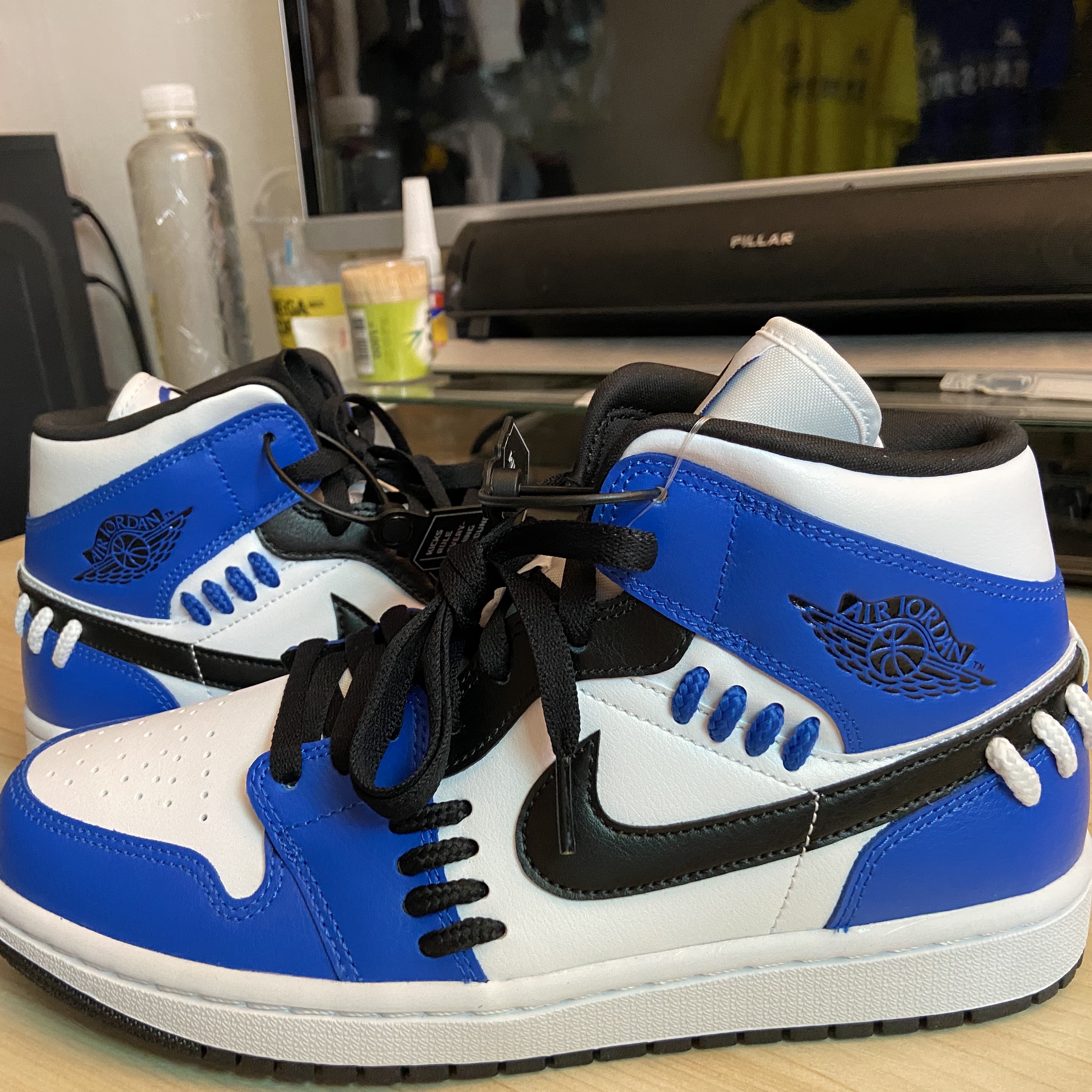 (W) Jordan 1 Mid SE Sisterhood 착용 스타일 - 1