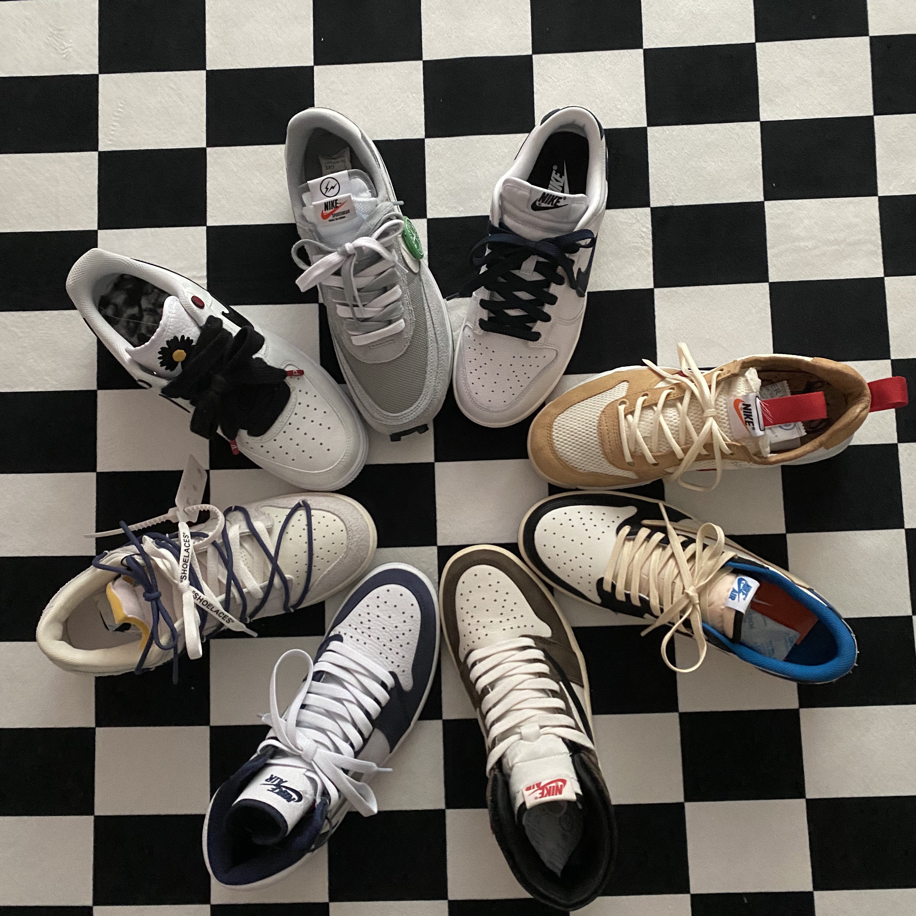 Jordan 1 x Travis Scott x Fragment Retro Low OG SP Military Blue 착용 스타일 - 1