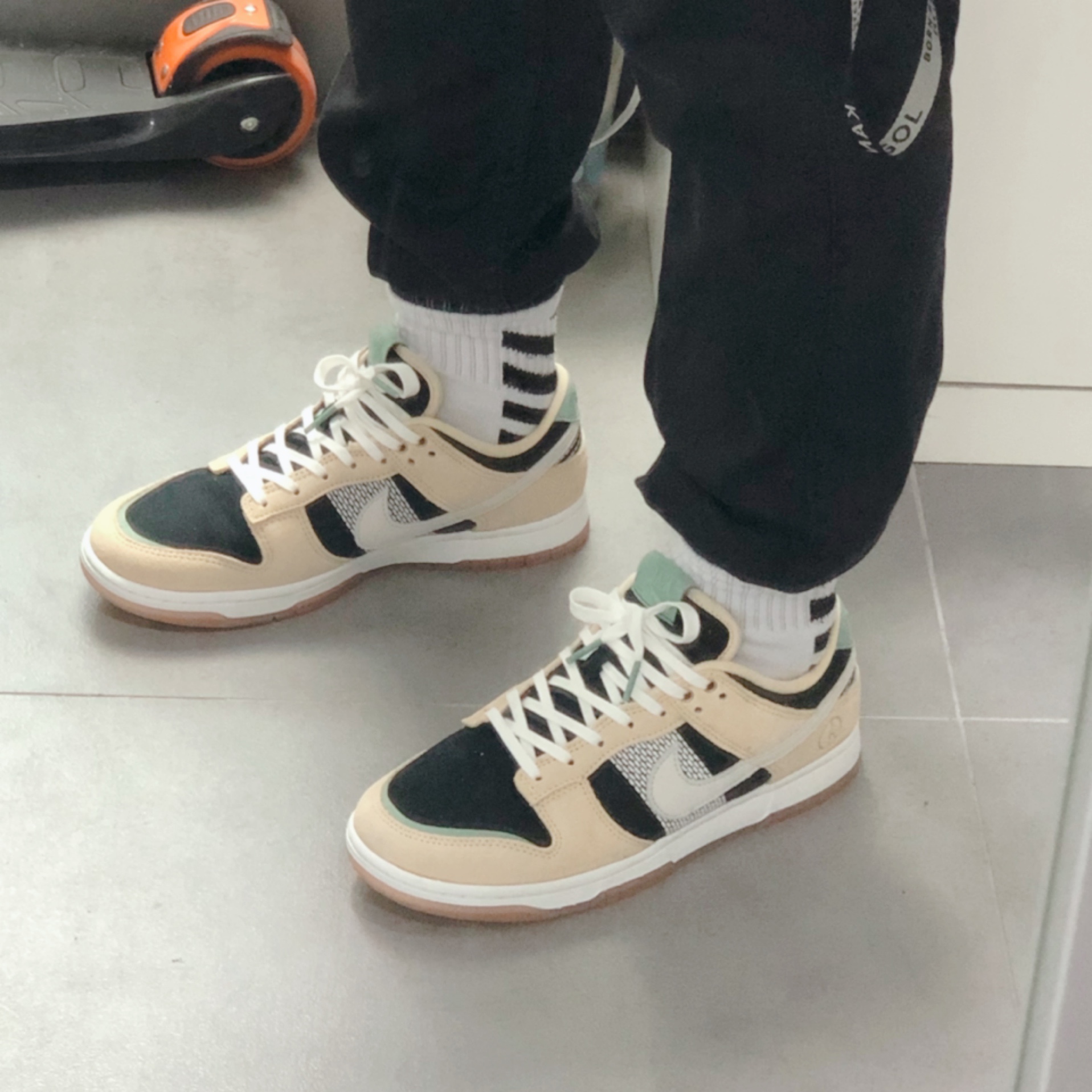 Nike Dunk Low Rooted In Peace 착용 스타일 - 3
