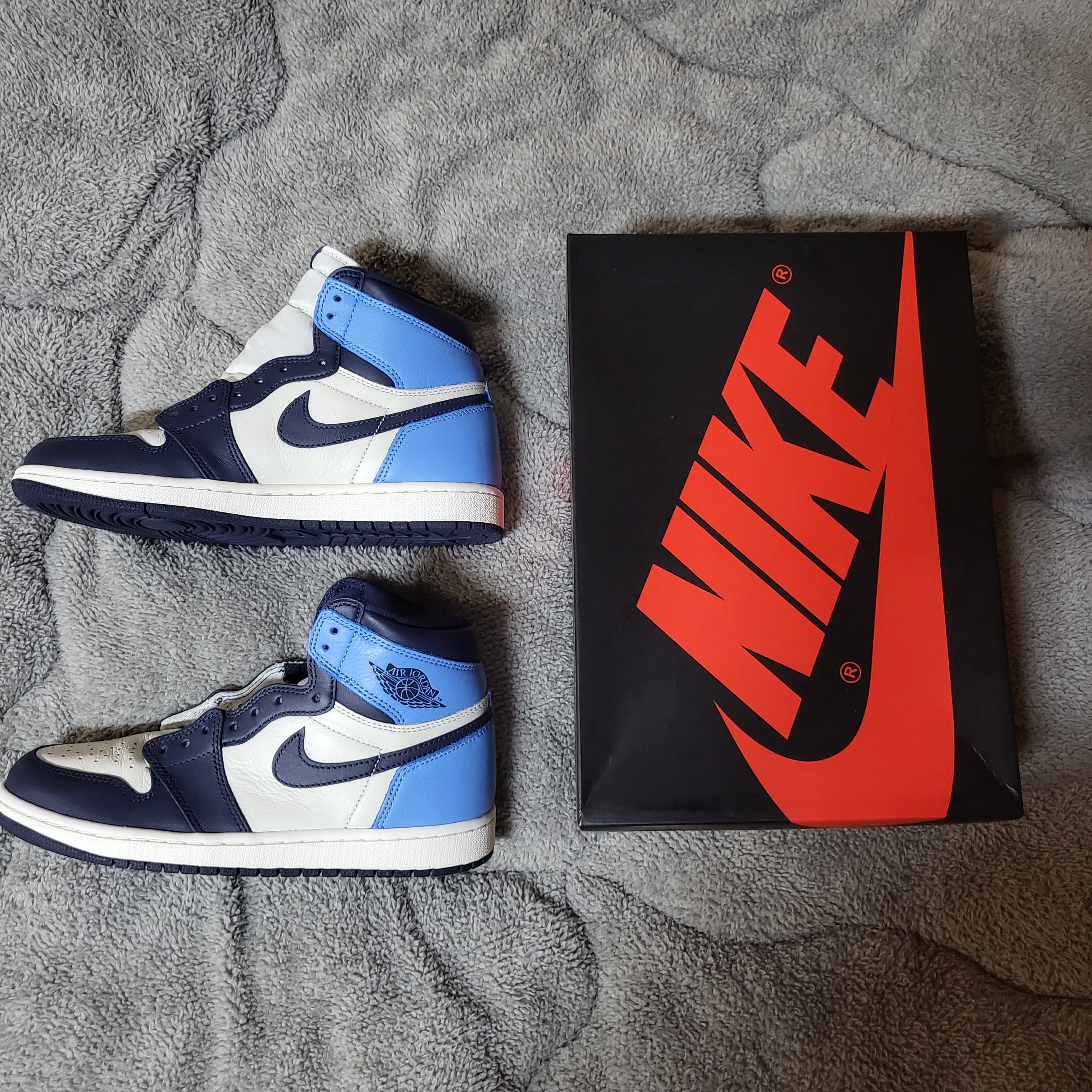 Jordan 1 Retro High Obsidian UNC, Jordan 1 Retro High OG Gym Red 착용 스타일 - 1