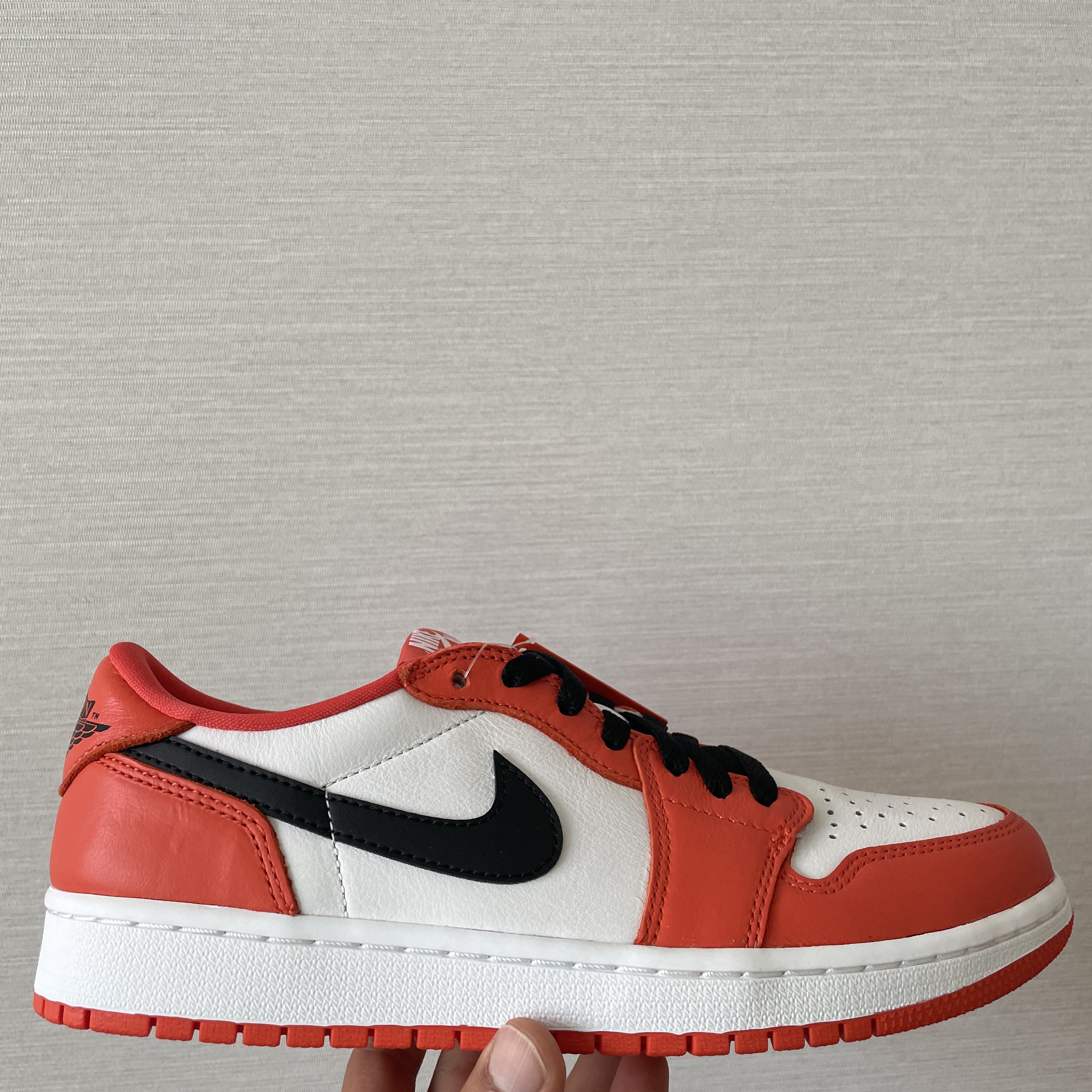 Jordan 1 Low OG Starfish 착용 스타일 - 1