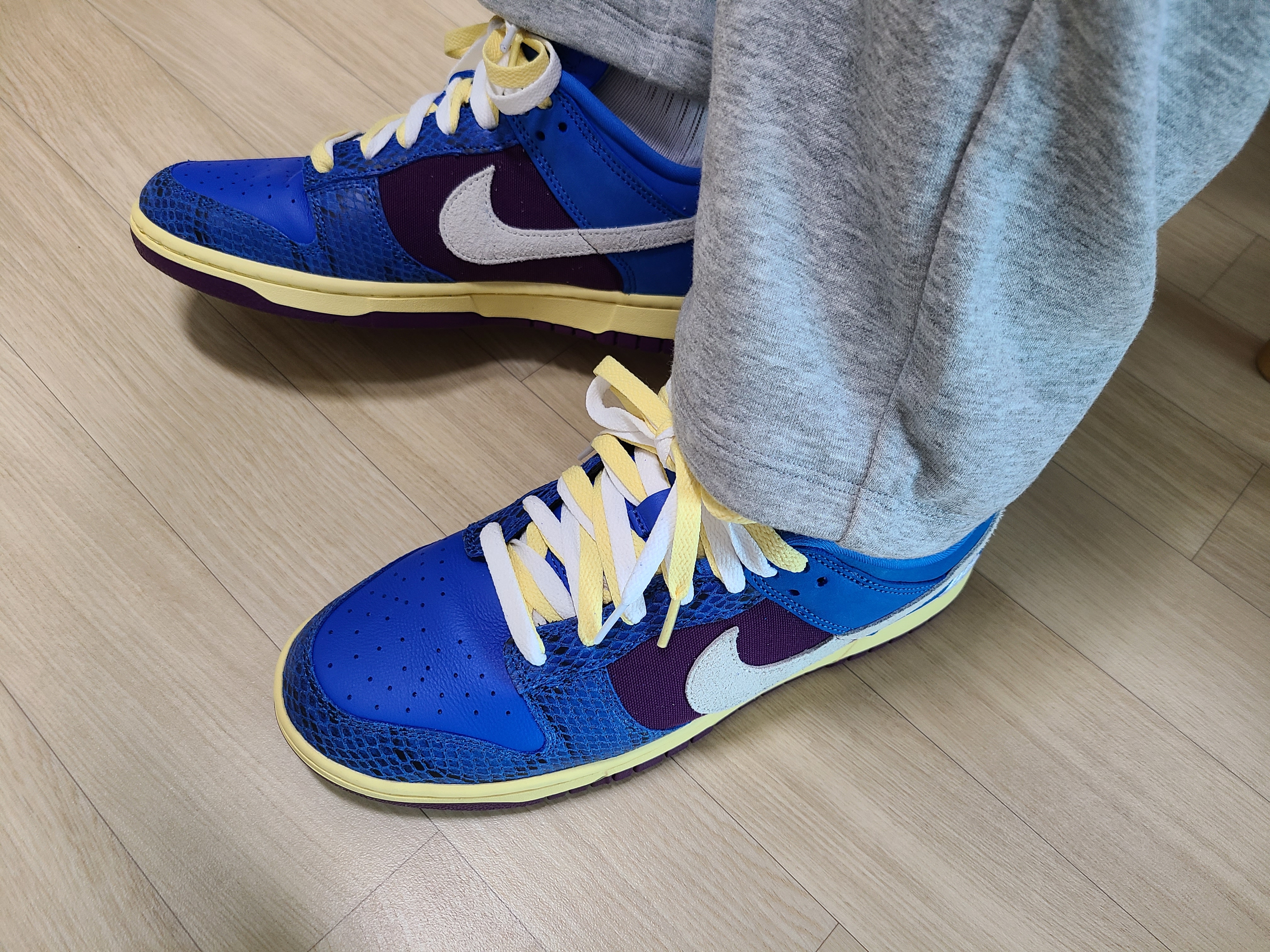 Nike x Undefeated Dunk Low SP 5 On It 착용 스타일 - 2