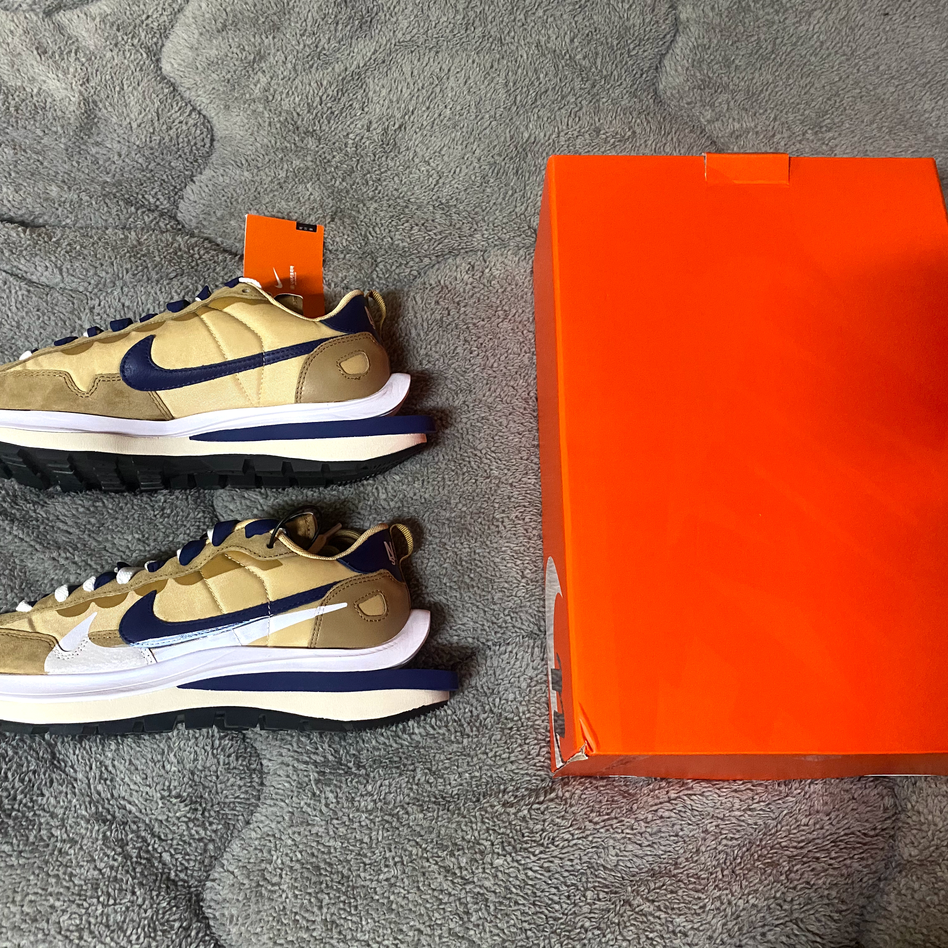 Nike x Sacai VaporWaffle Sesame and Blue Void 착용 스타일