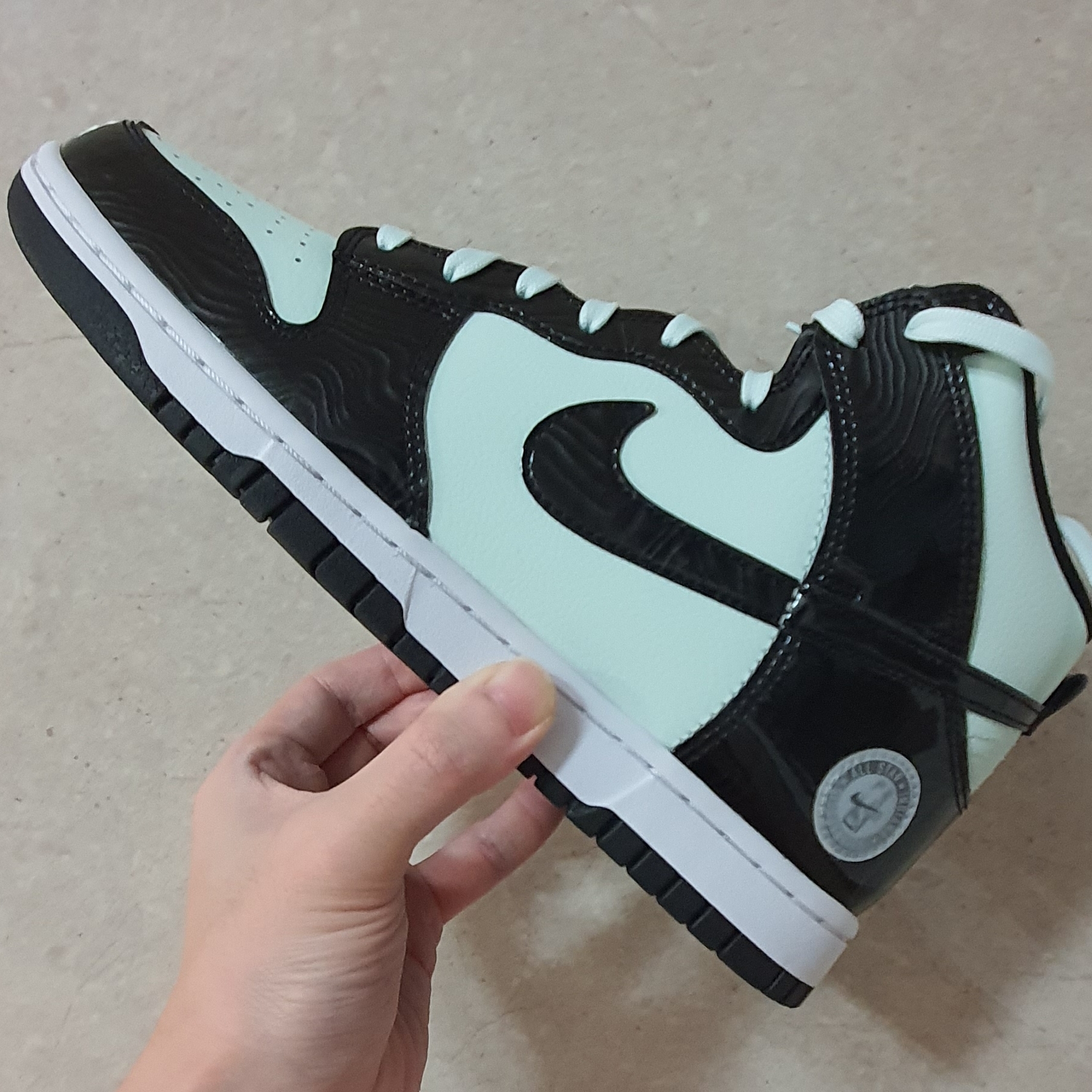 Nike Dunk High Barely Green 착용 스타일