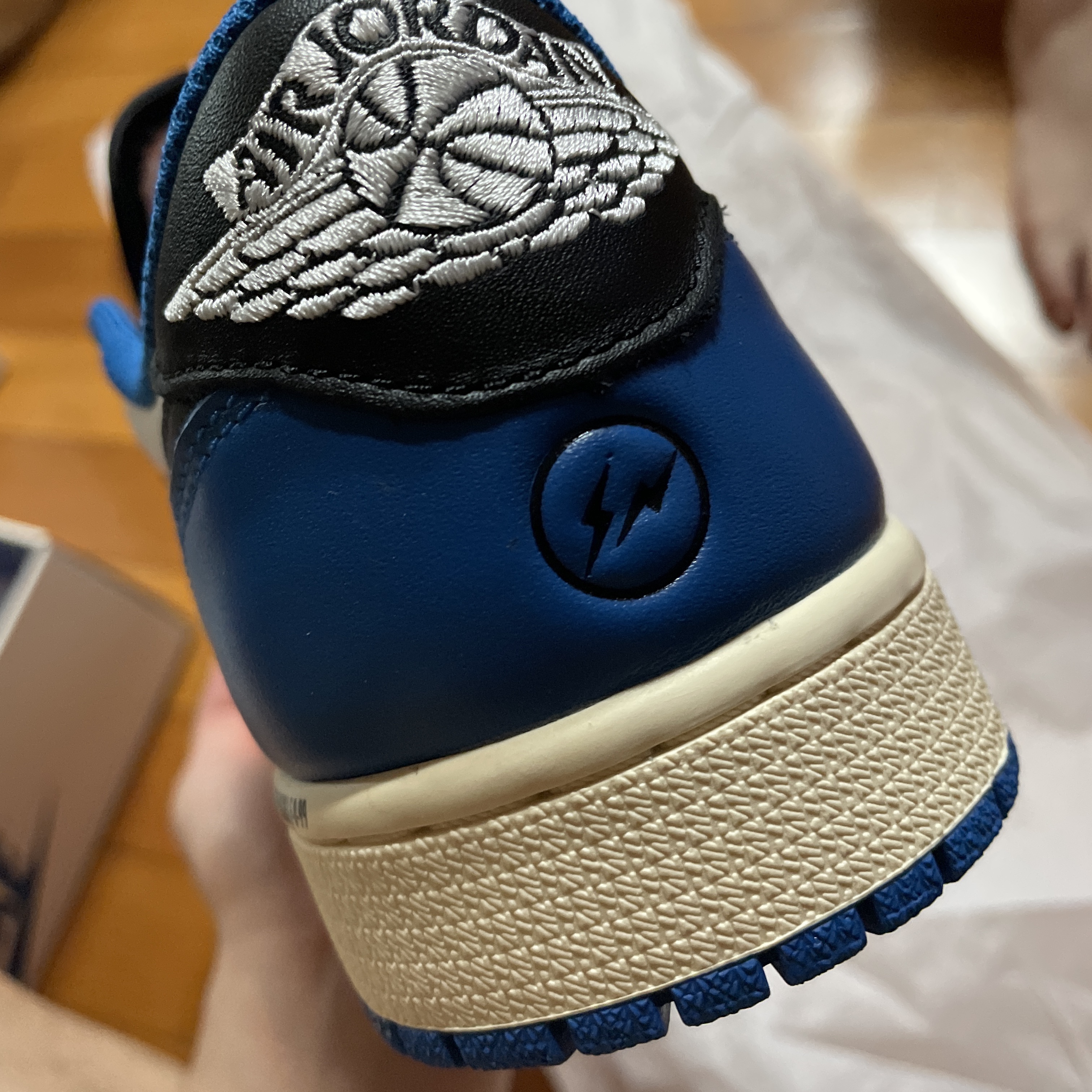 Jordan 1 x Travis Scott x Fragment Retro Low OG SP Military Blue 착용 스타일 - 3