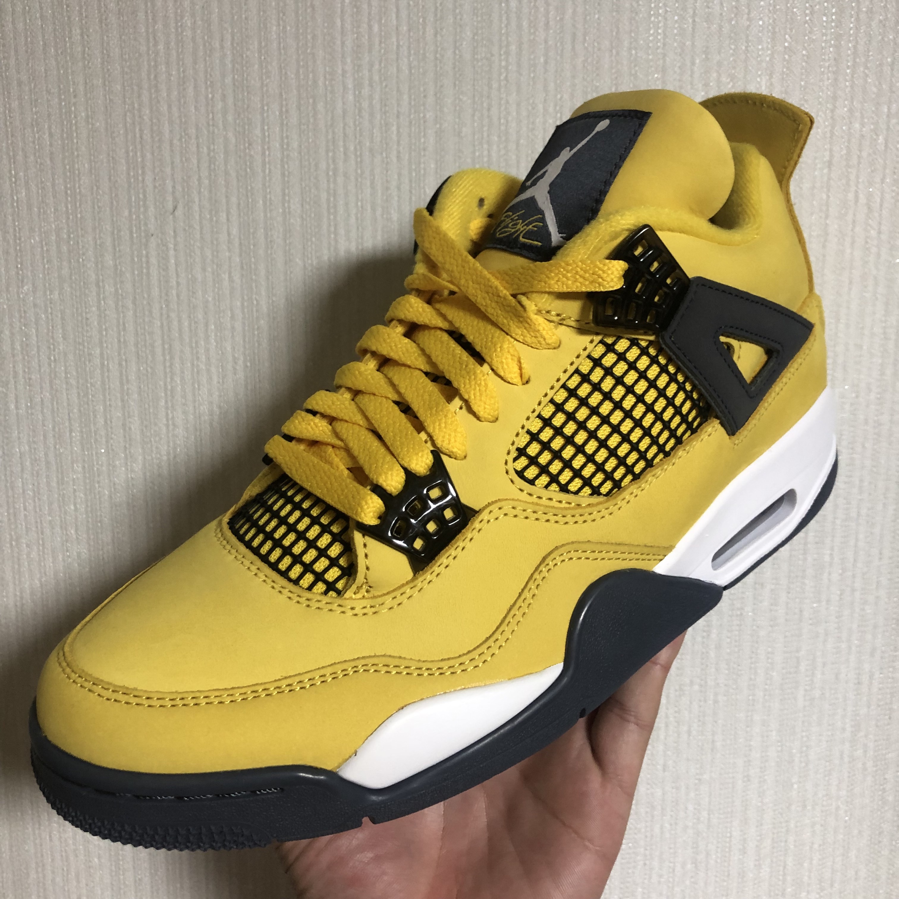 Jordan 4 Retro Tour Yellow 착용 스타일 - 4