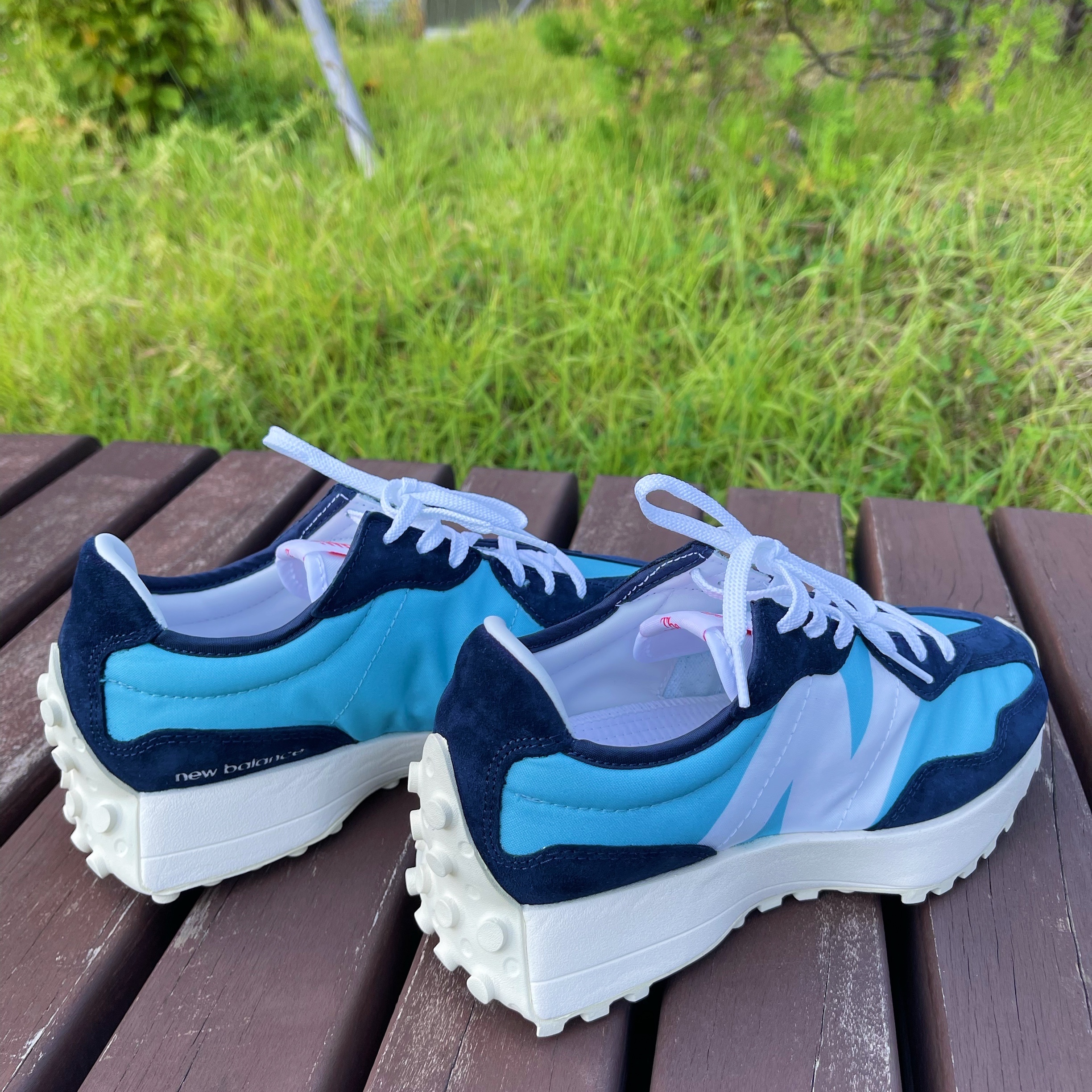 (W) New Balance 327 Wax Blue 착용 스타일 - 3