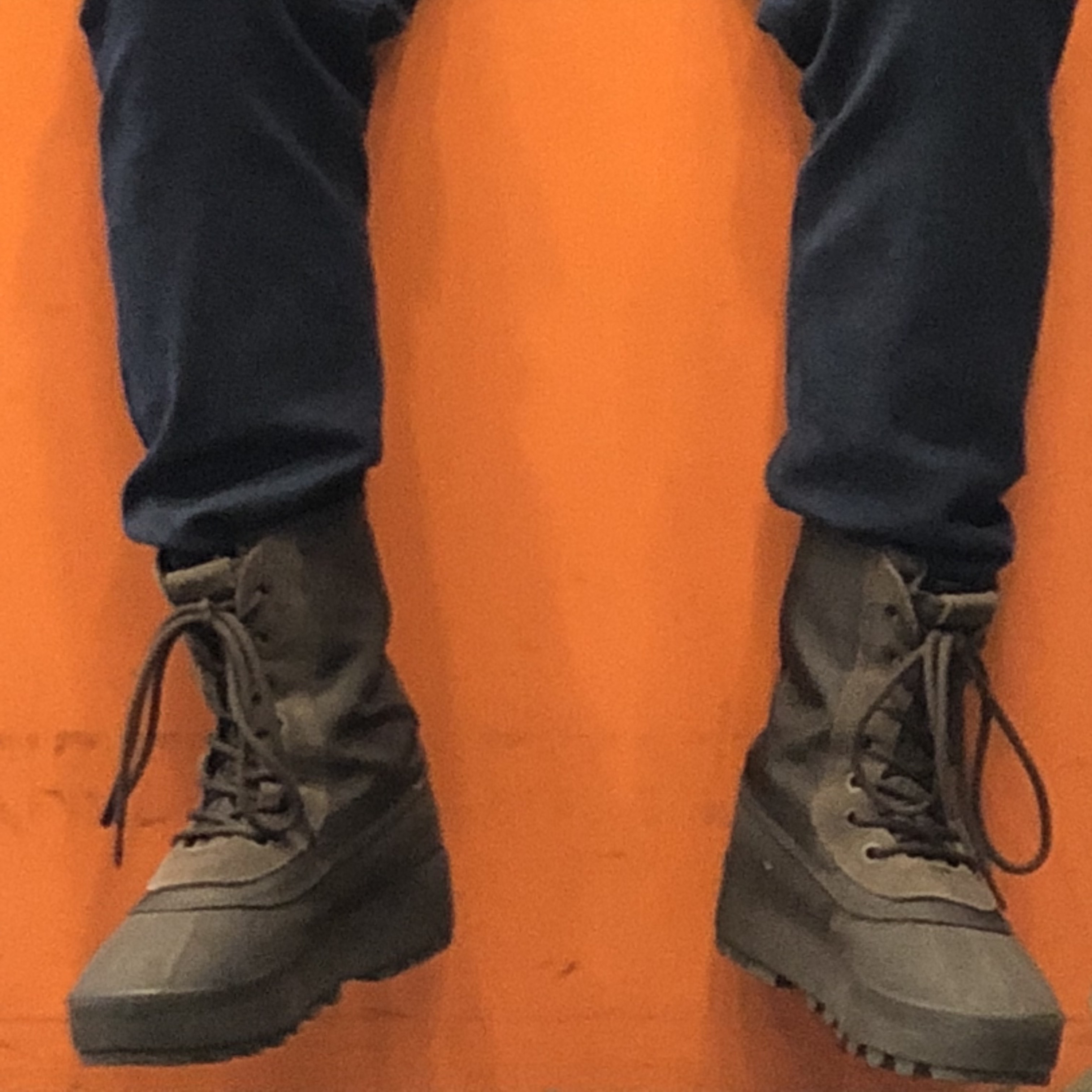 Adidas Yeezy 950 Chocolate 착용 스타일