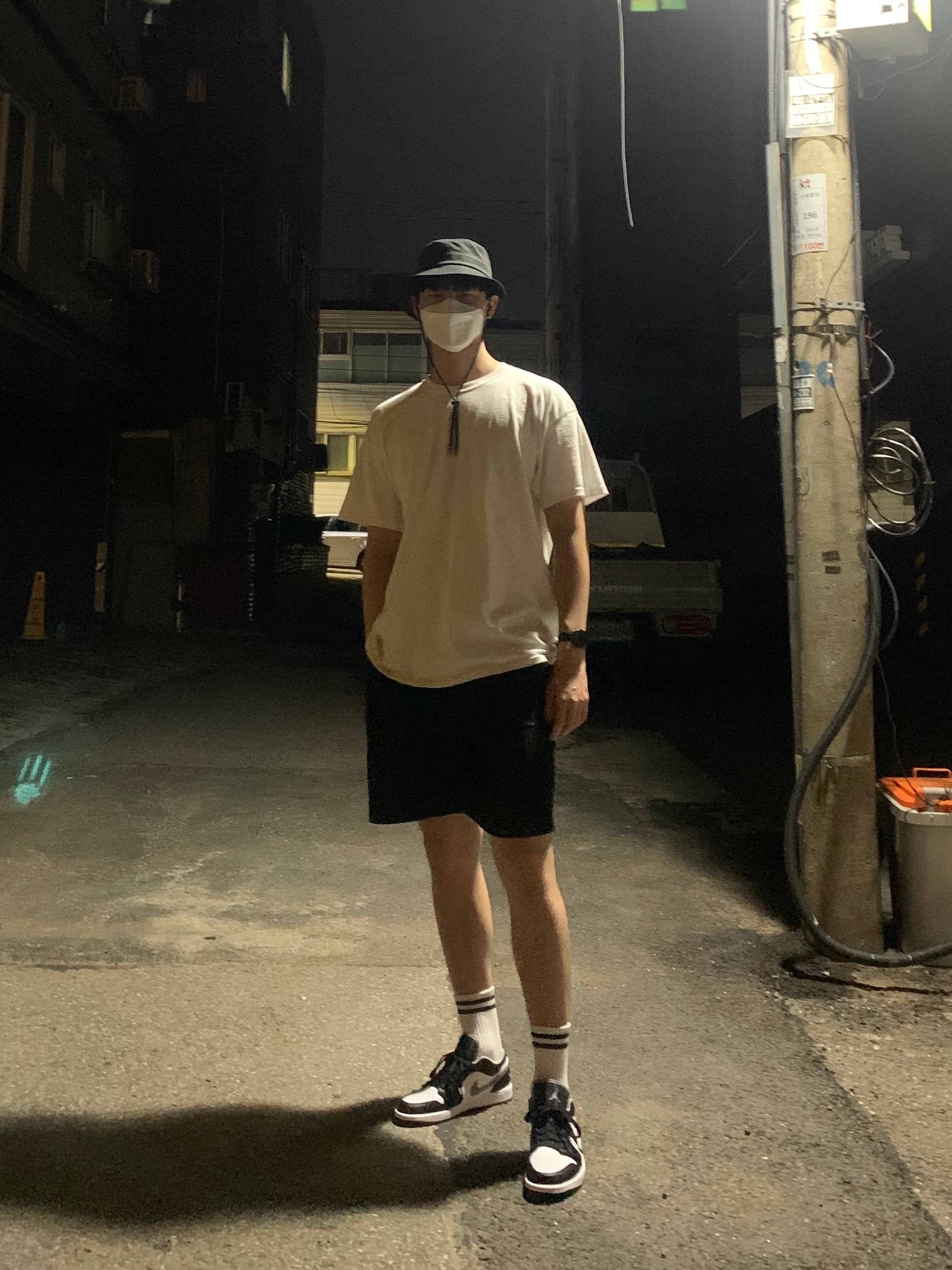 Jordan 1 Low Black Particle Grey 착용 스타일