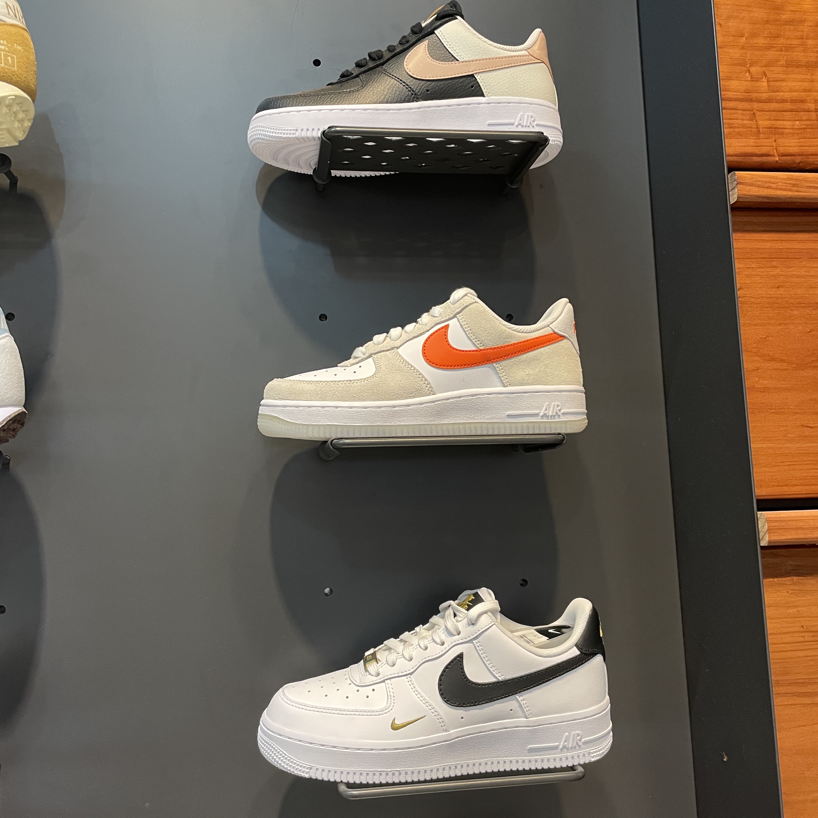 (W) Nike Air Force 1 '07 SE First Use Orange Sail 착용 스타일 - 3