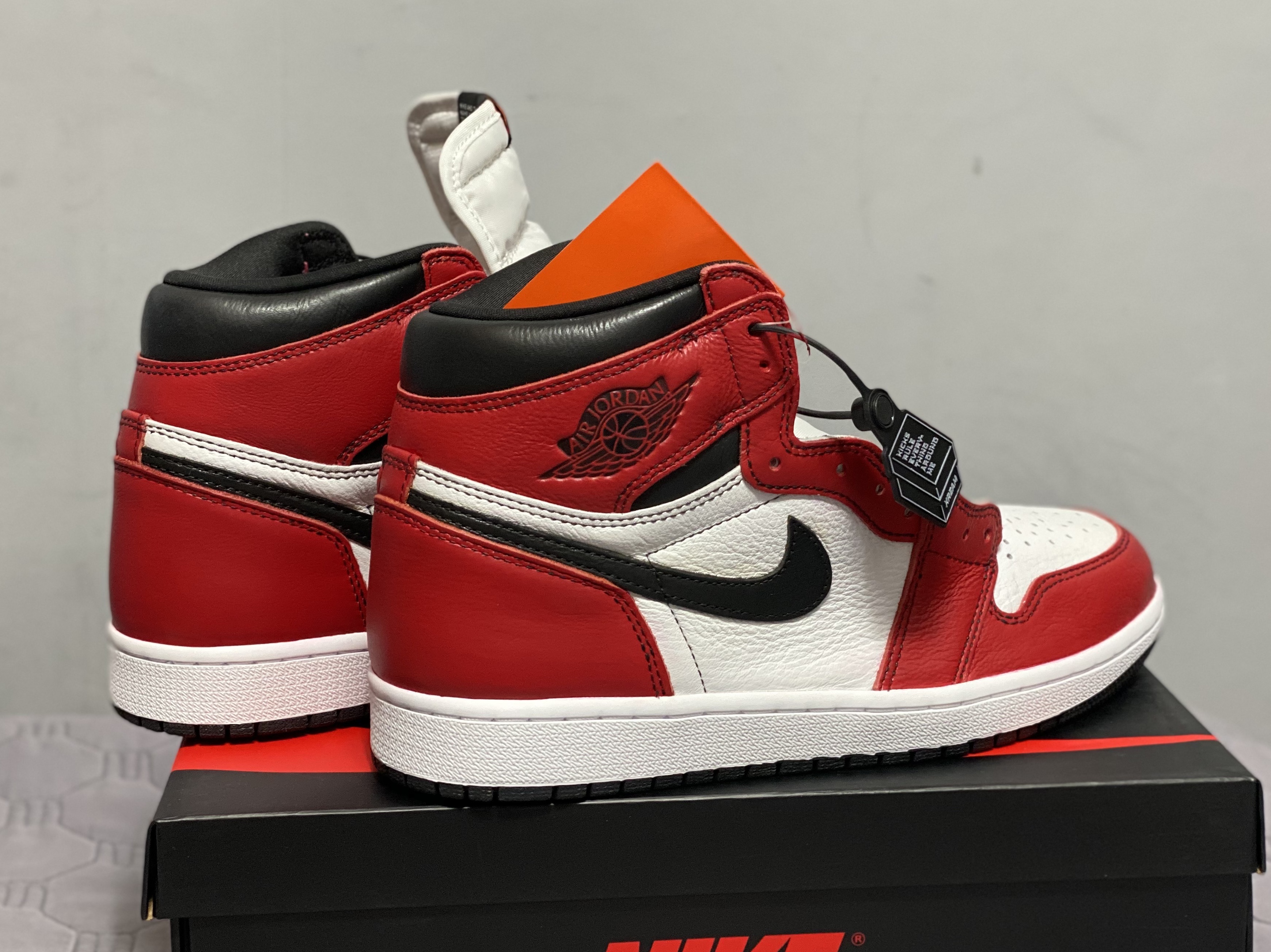 Jordan 1 Retro High OG Light Fusion Red 착용 스타일 - 2