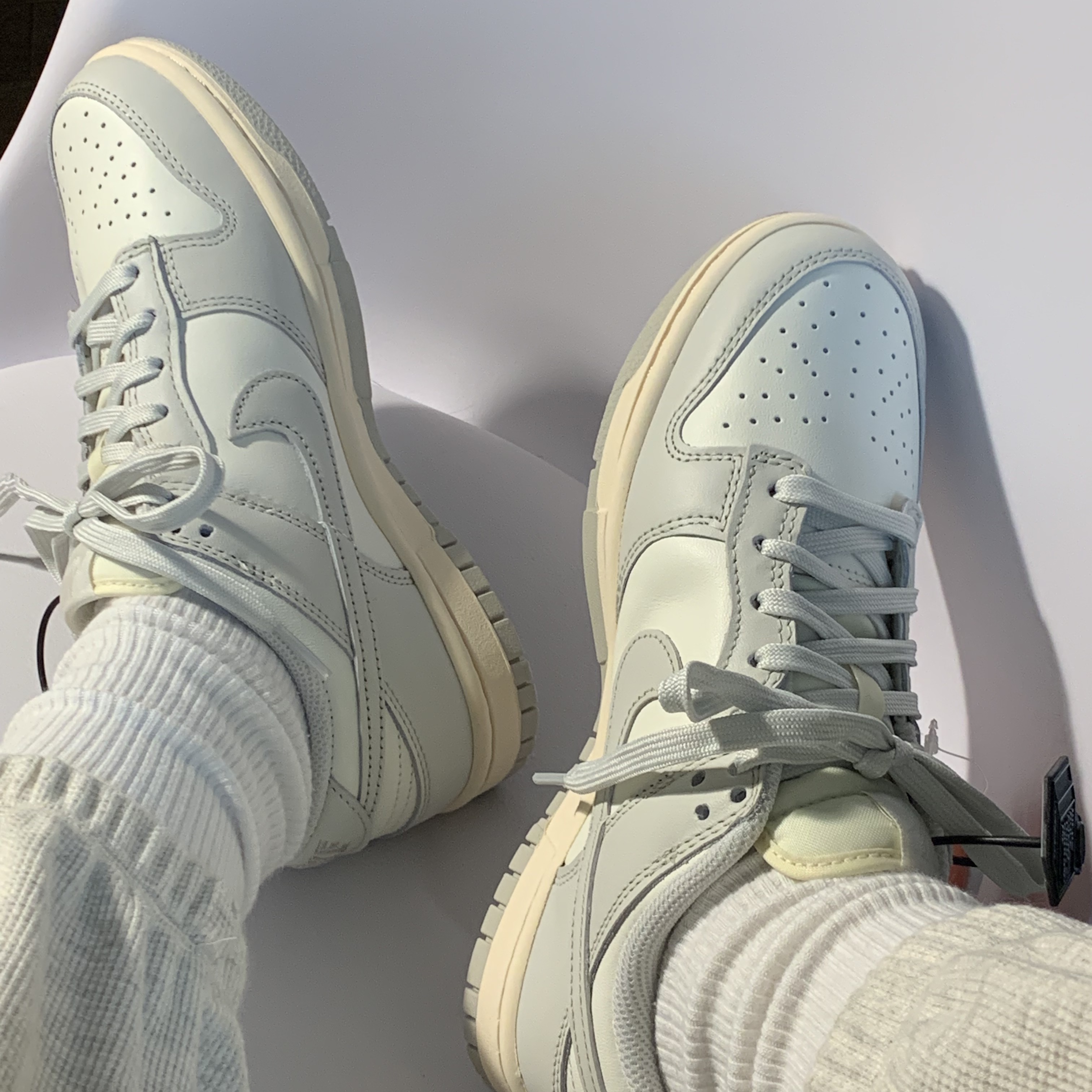 (W) Nike Dunk Low Light Bone 착용 스타일 - 3