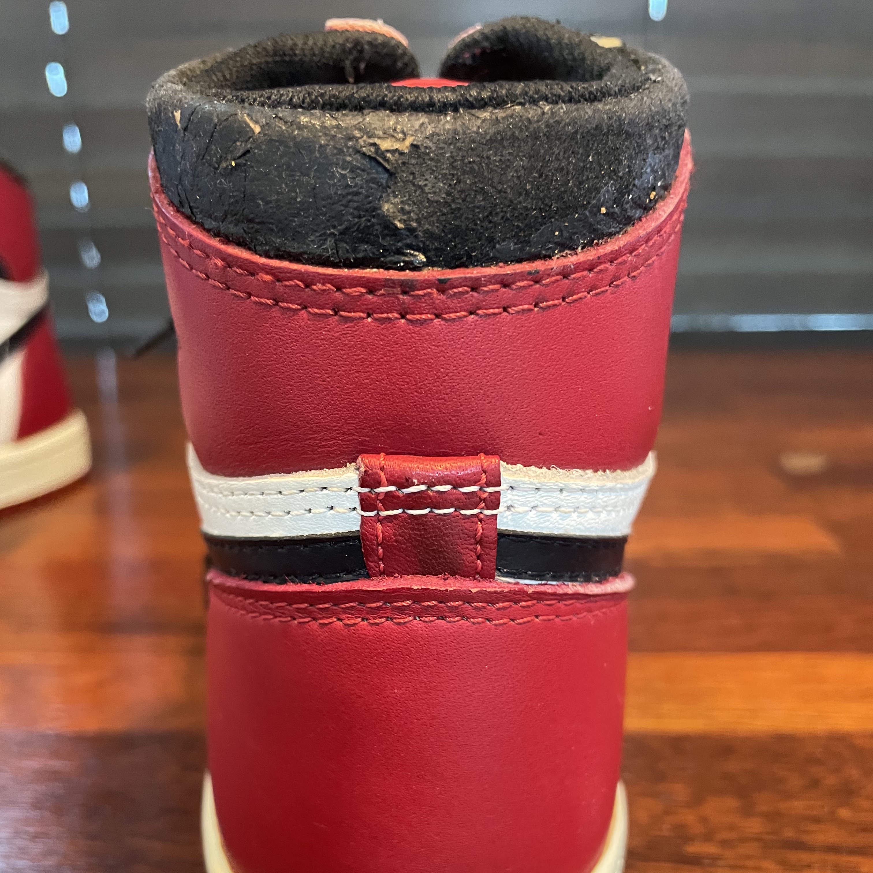 Jordan 1 OG Chicago 1985, Jordan 1 x Off-White Retro High Chicago The Ten 착용 스타일 - 3