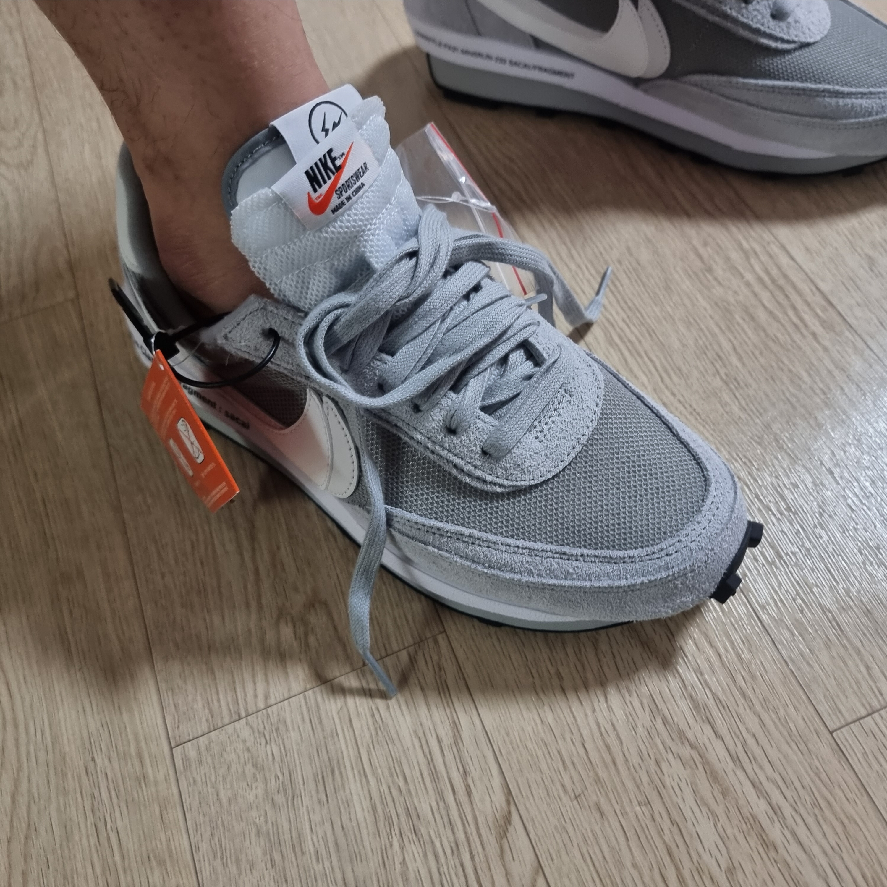Nike x Sacai x Fragment LDWaffle Light Smoke Grey 착용 스타일 - 2