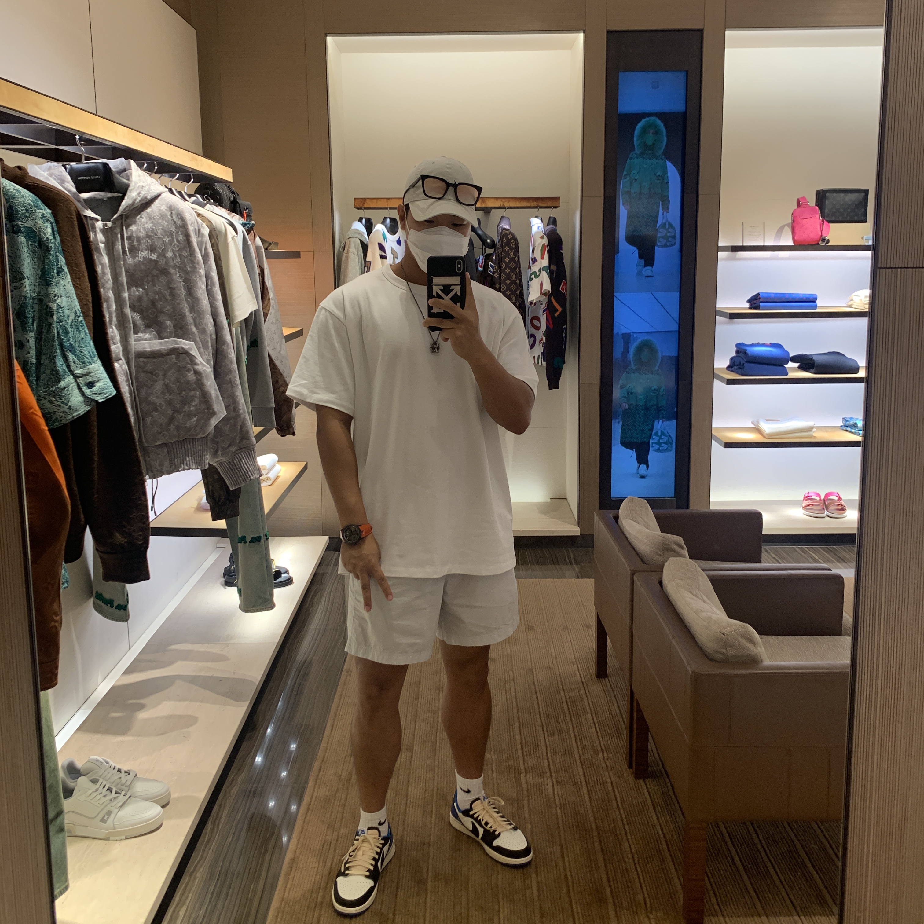 Jordan 1 x Travis Scott x Fragment Retro Low OG SP Military Blue 착용 스타일