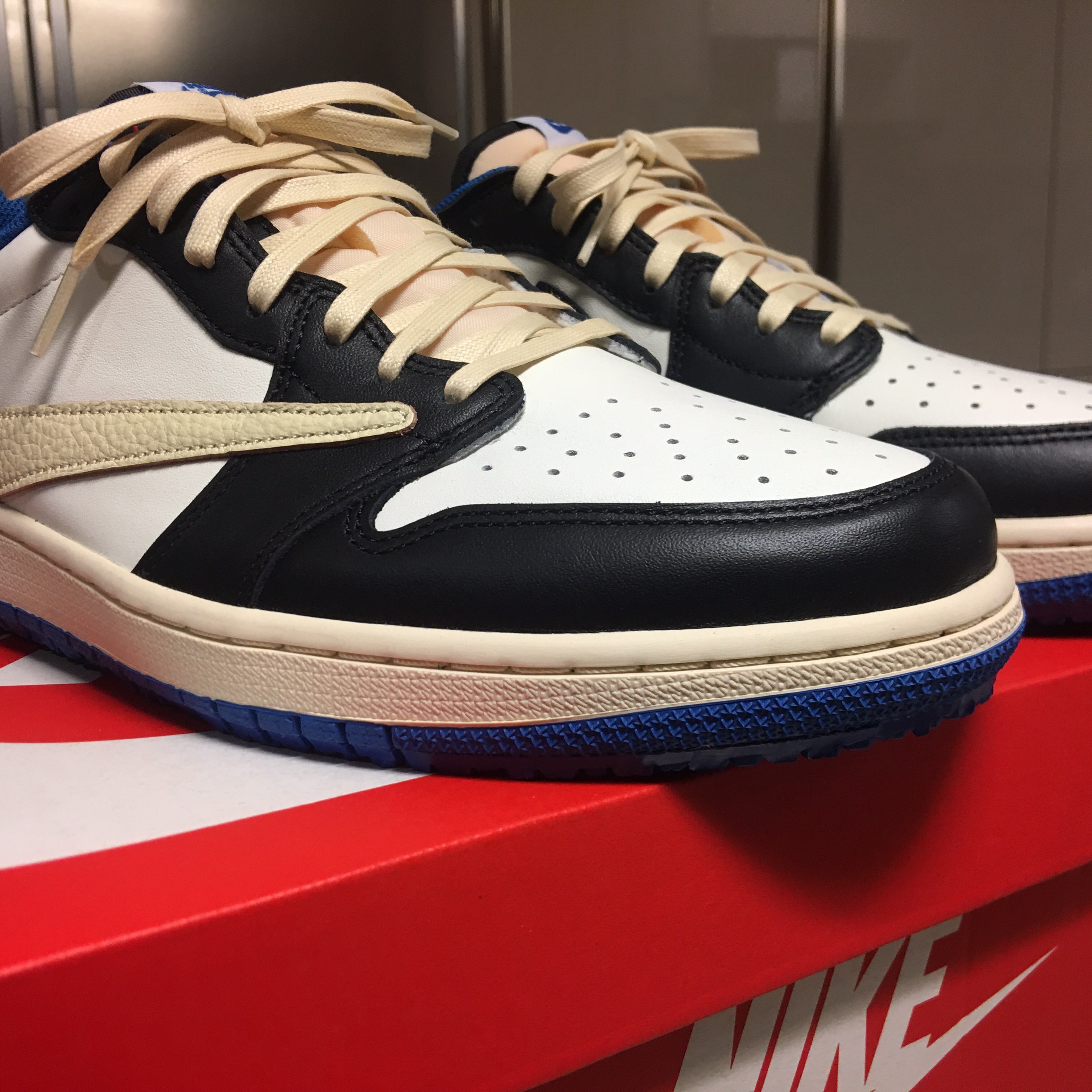 Jordan 1 x Travis Scott x Fragment Retro Low OG SP Military Blue 착용 스타일 - 2