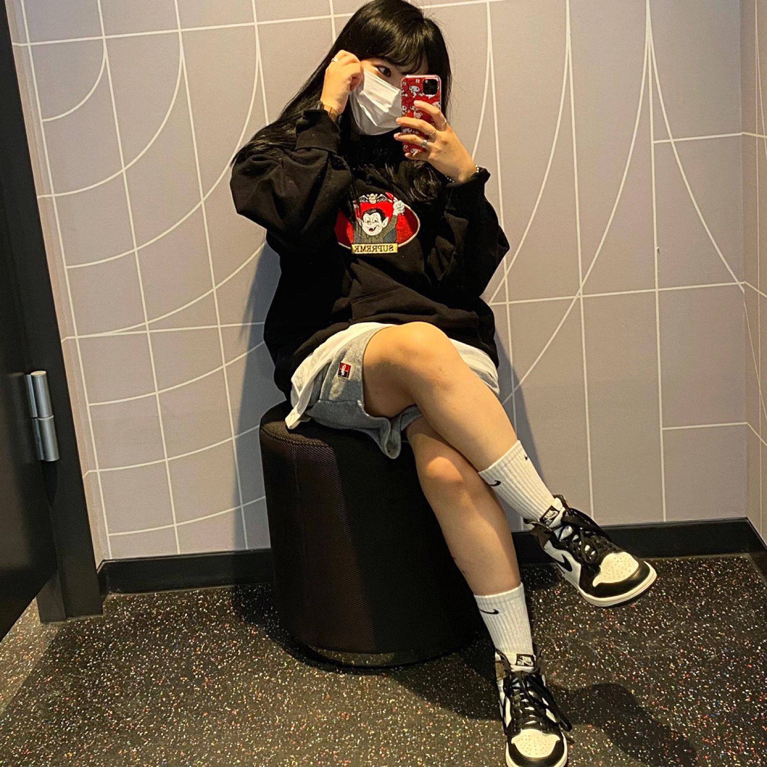 Supreme Vampire Boy Hooded Sweatshirt Black - 21SS, Jordan 1 Retro High OG Black Mocha 착용 스타일