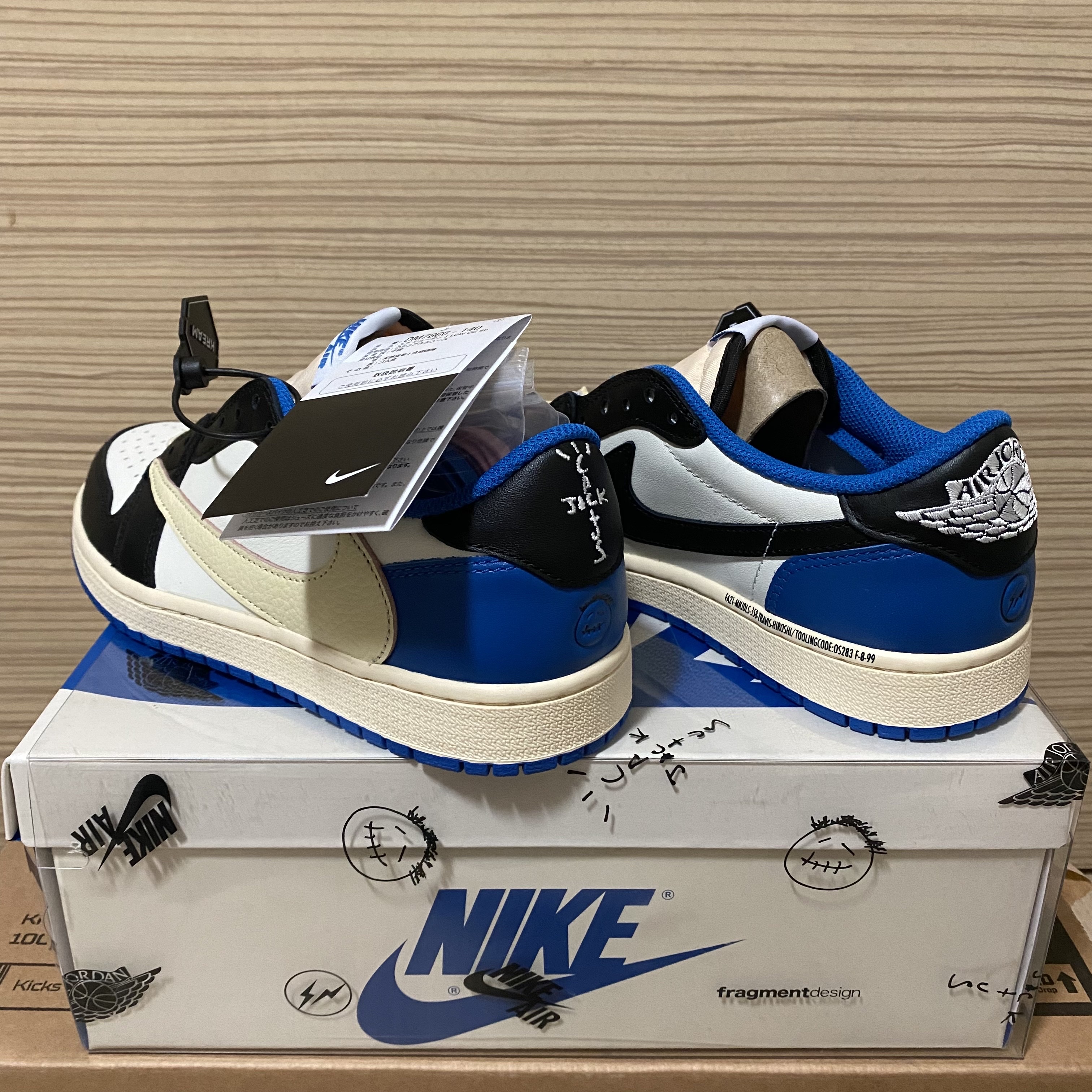 Jordan 1 x Travis Scott x Fragment Retro Low OG SP Military Blue 착용 스타일 - 2