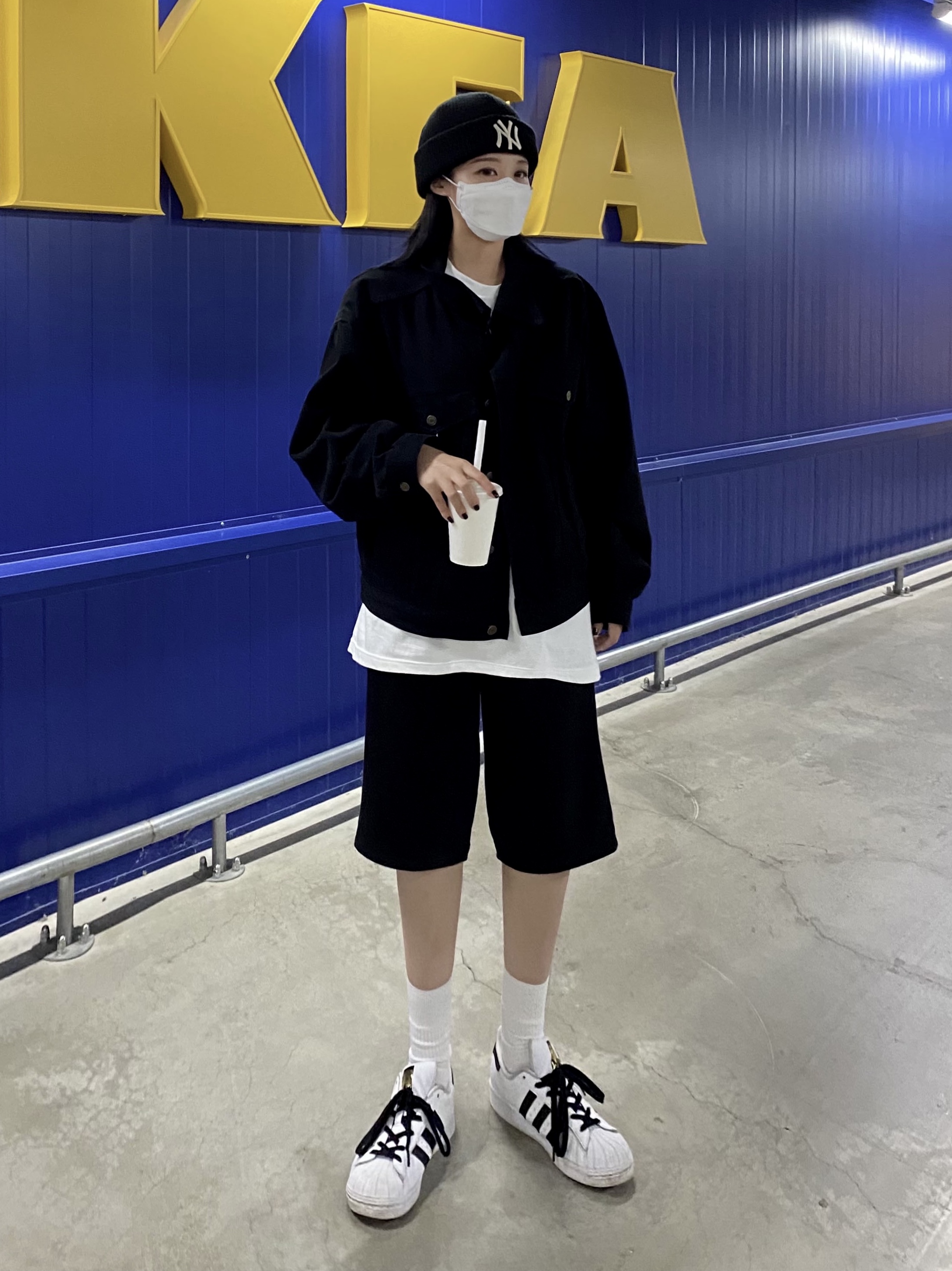 Adidas Superstar Premium White Black 착용 스타일