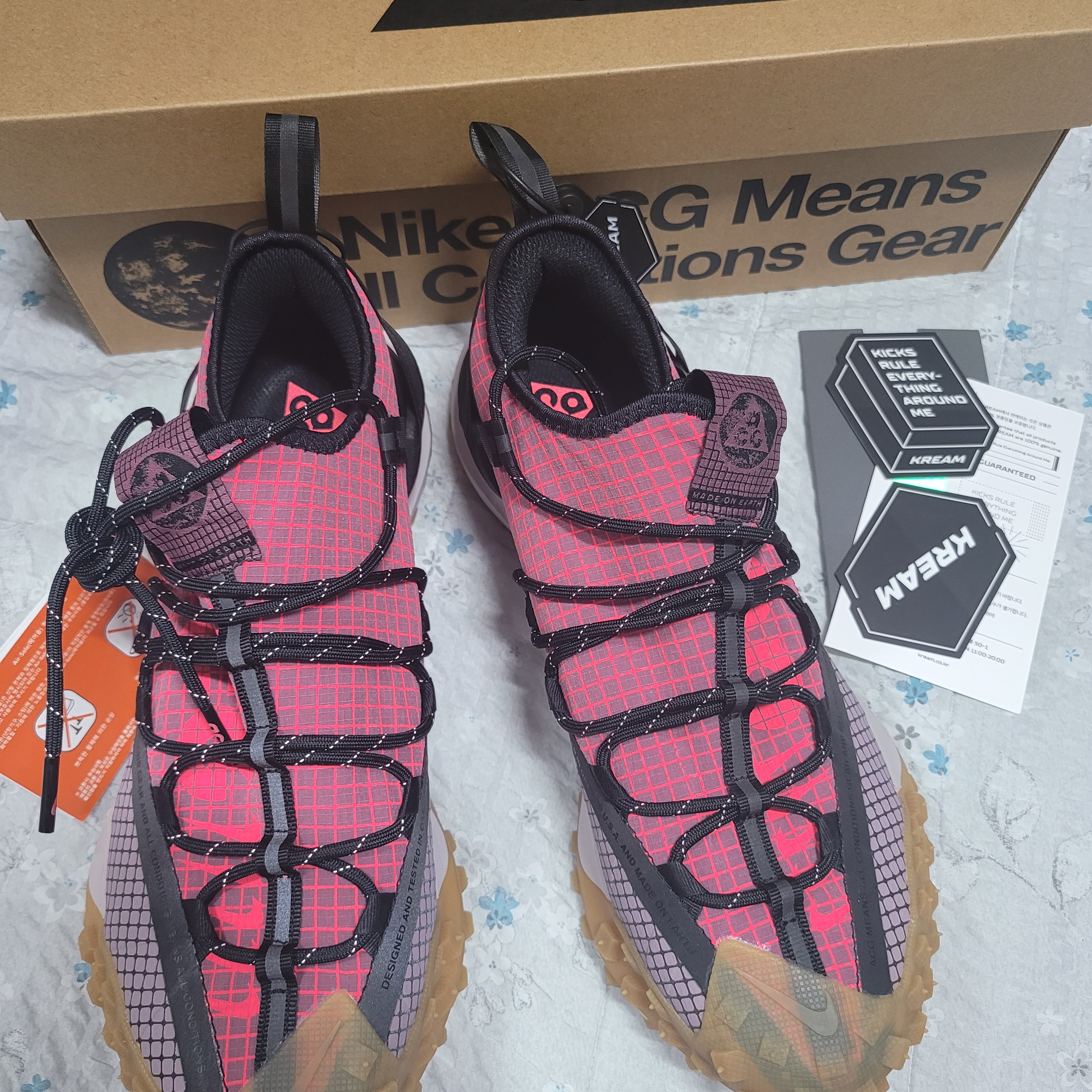 Nike ACG Mountain Fly Low Flash Crimson 착용 스타일