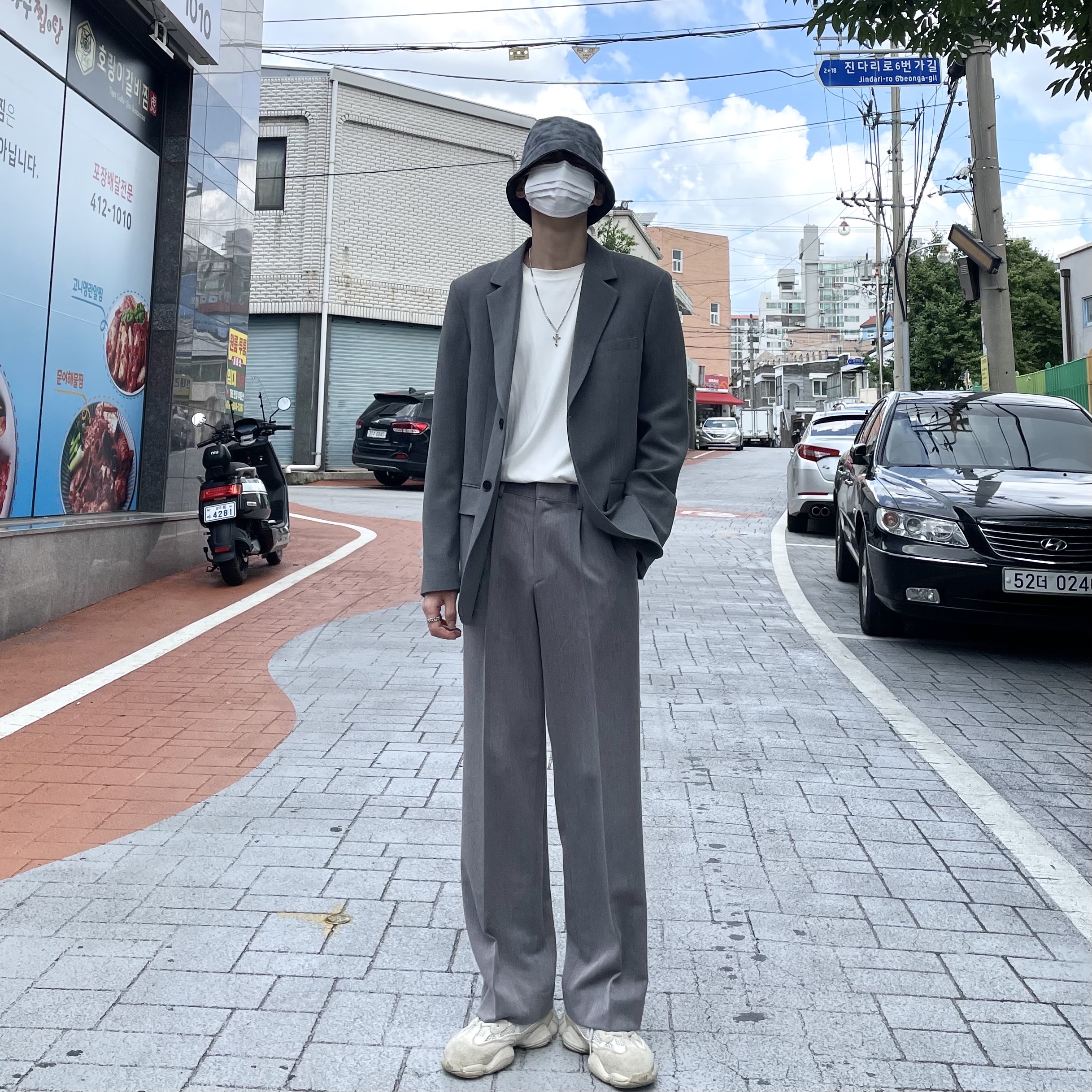 Adidas Yeezy 500 Blush 2018 착용 스타일