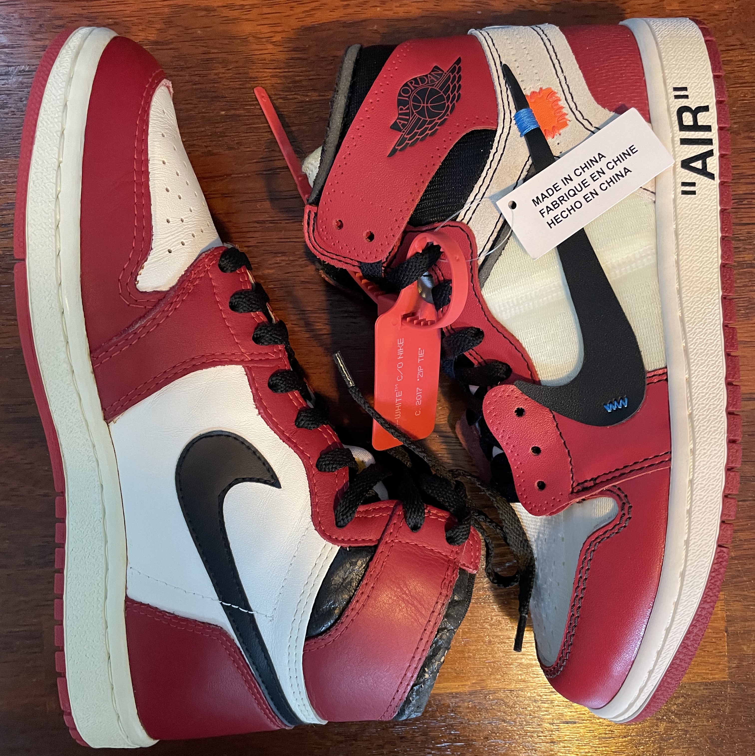 Jordan 1 OG Chicago 1985, Jordan 1 x Off-White Retro High Chicago The Ten 착용 스타일 - 1