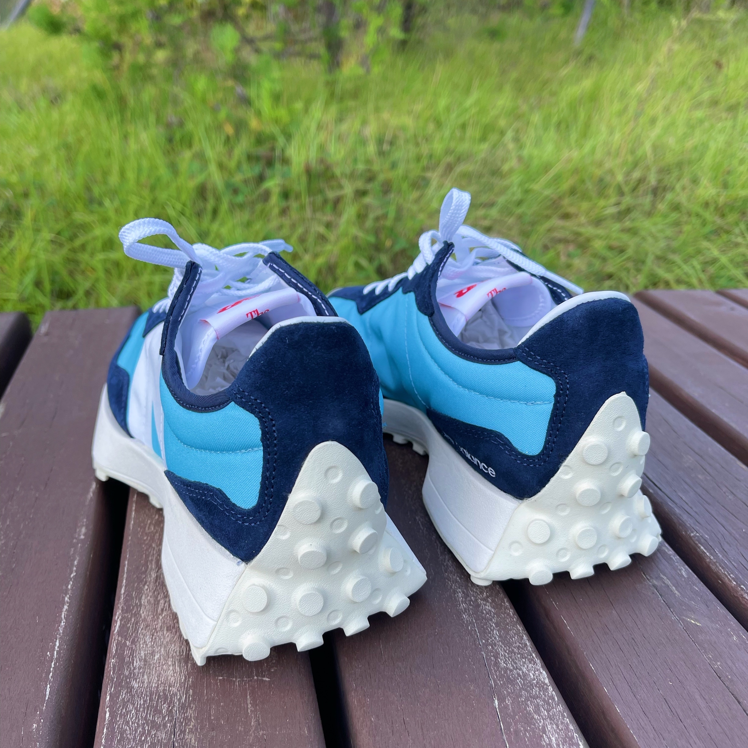 (W) New Balance 327 Wax Blue 착용 스타일 - 2