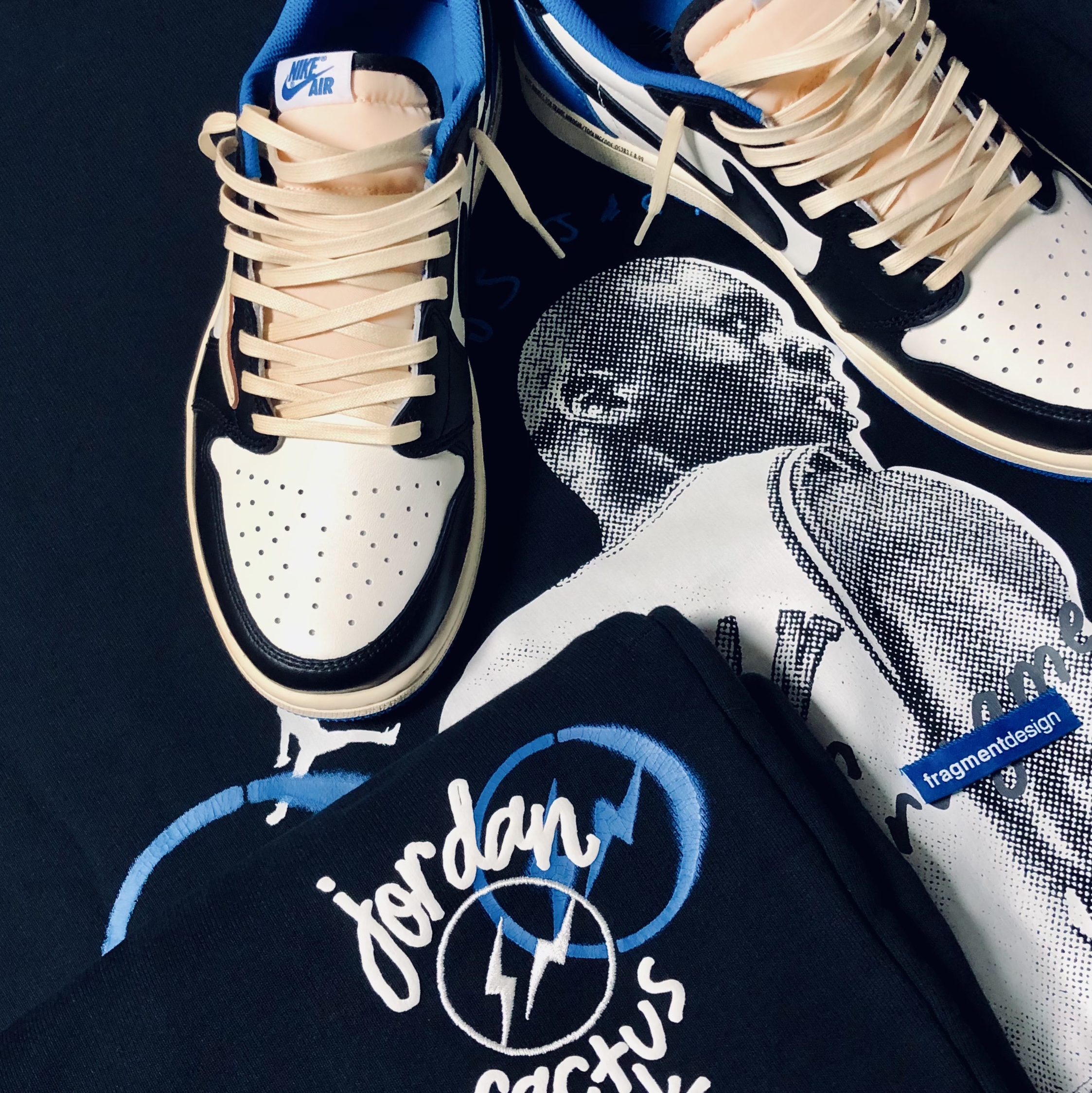 Jordan 1 x Travis Scott x Fragment Retro Low OG SP Military Blue, Jordan x Travis Scott x Fragment Hoodie Black (DJ0615-010) 착용 스타일