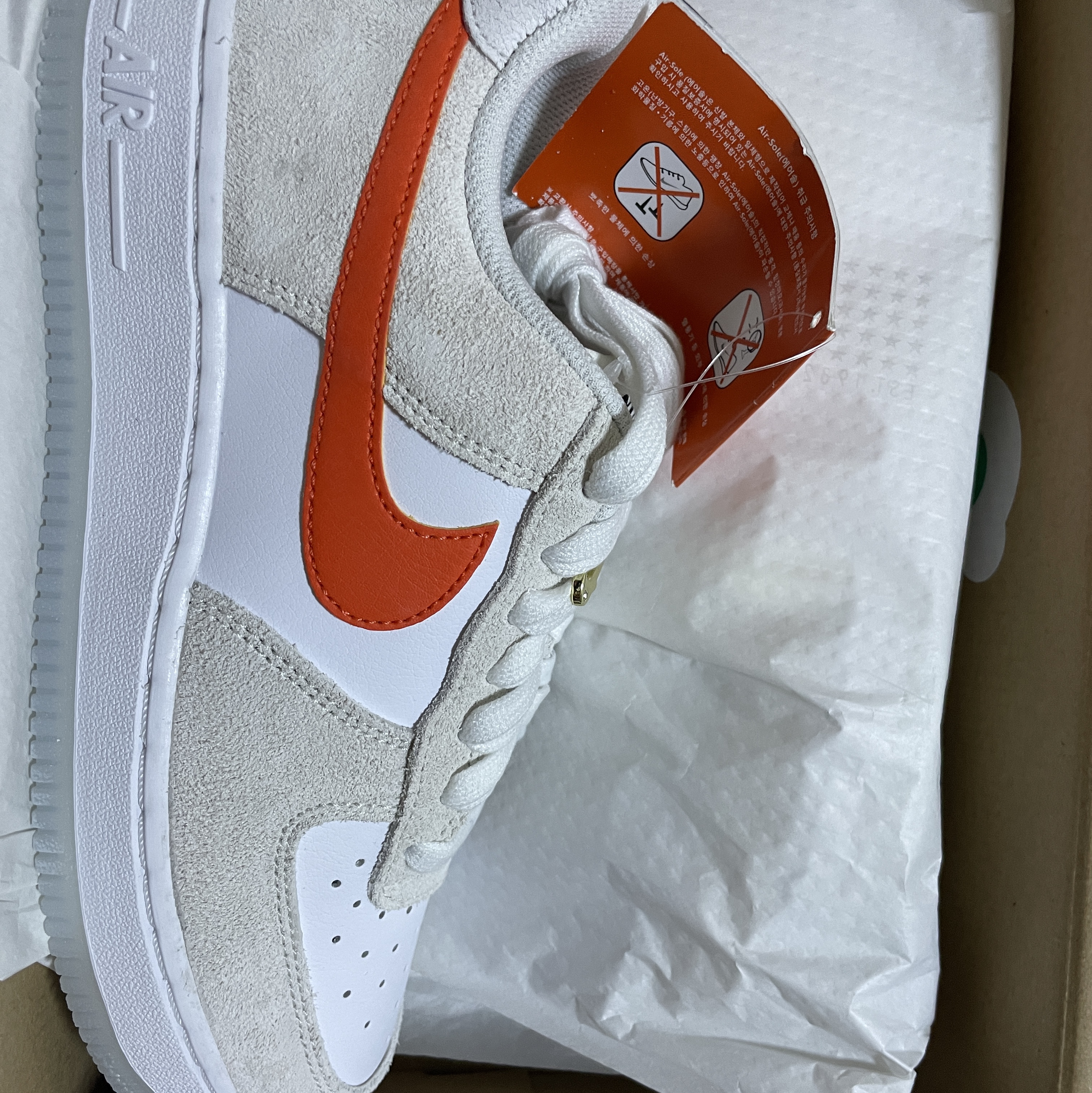 (W) Nike Air Force 1 '07 SE First Use Orange Sail 착용 스타일 - 1