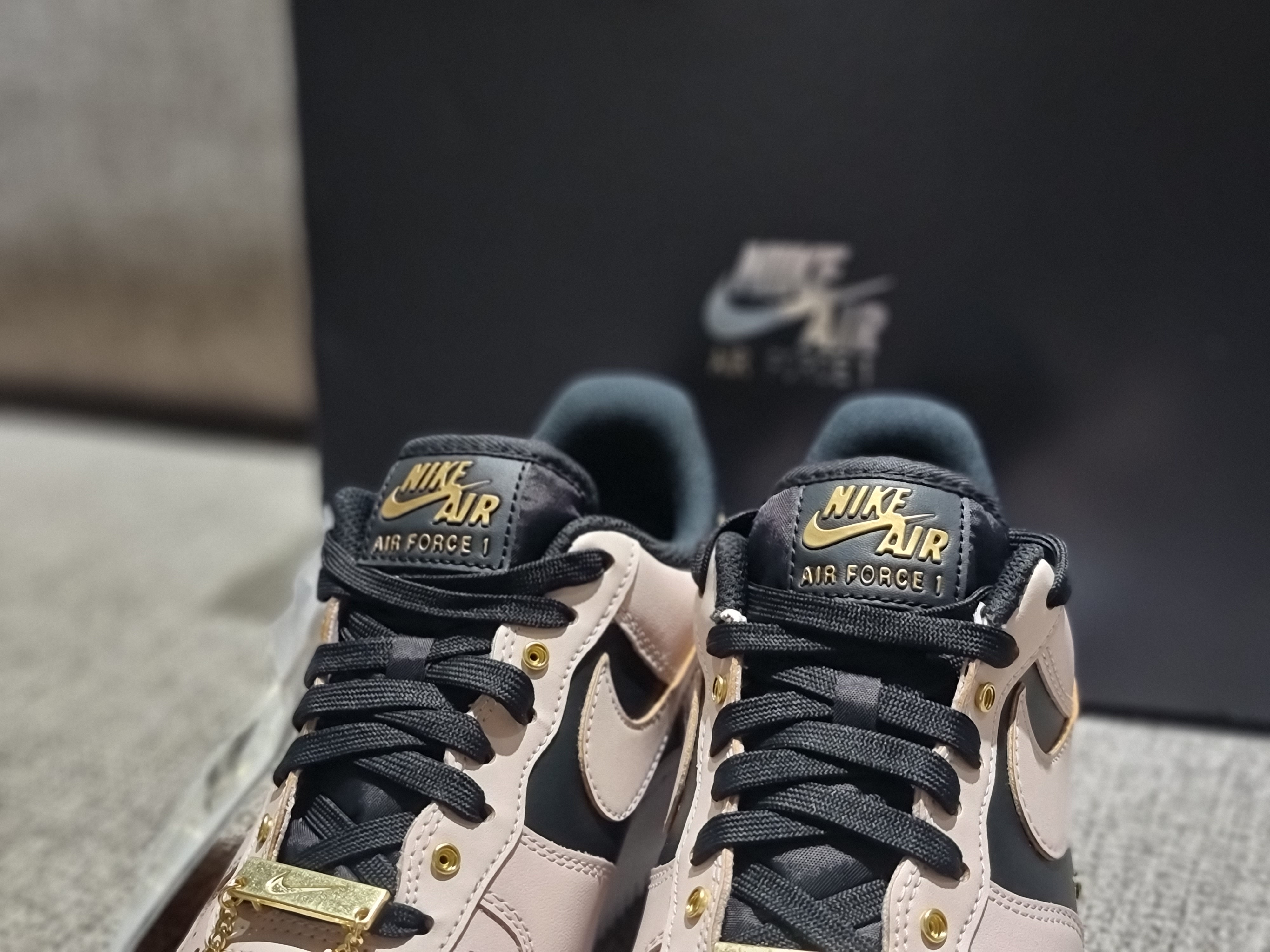 Nike Air Force 1 '07 PRM Touch Of Gold 착용 스타일 - 3
