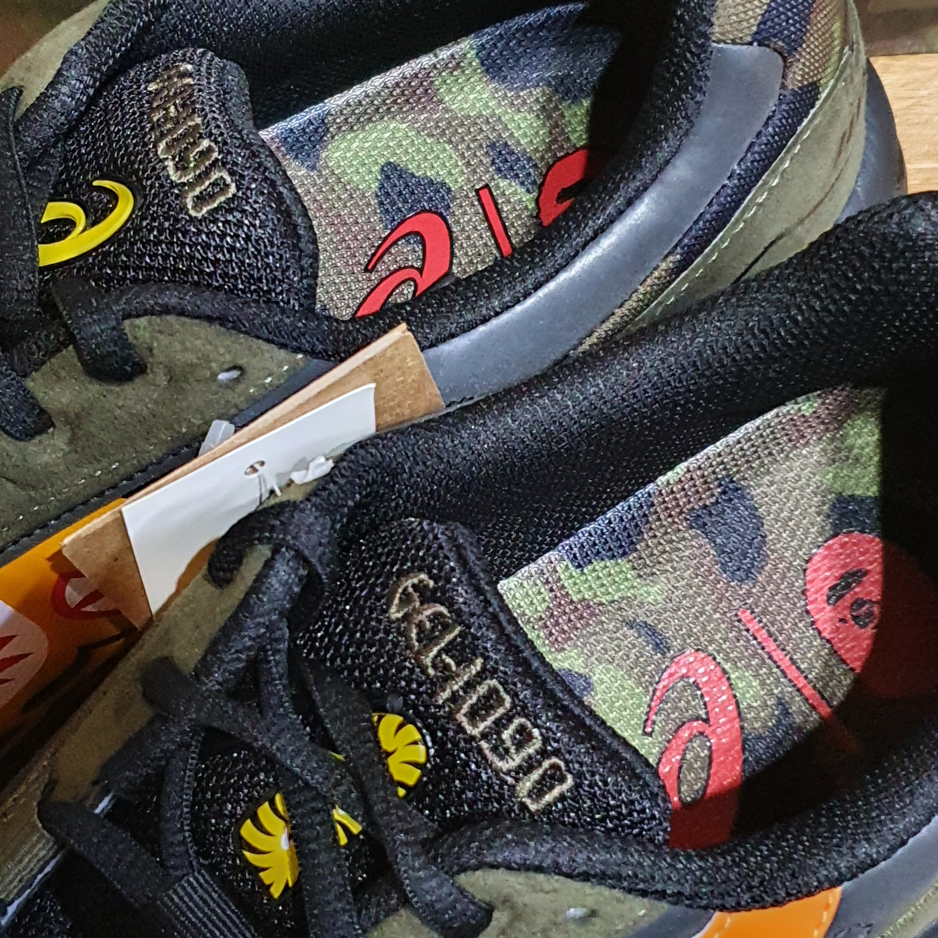 Asics x BAPE Gel-1090 Tiger Camo 착용 스타일 - 3