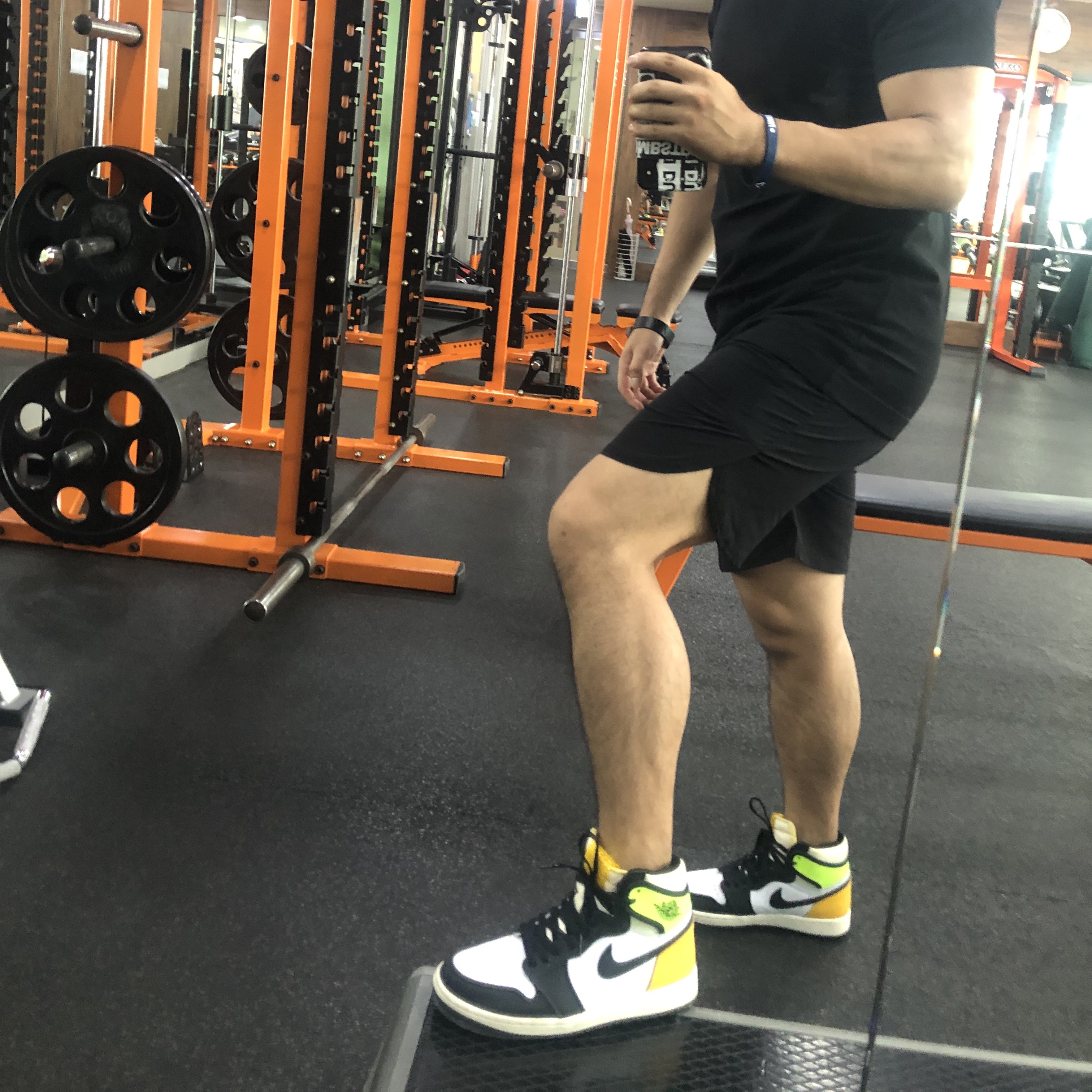 Jordan 1 Retro High OG Volt Gold 착용 스타일 - 3