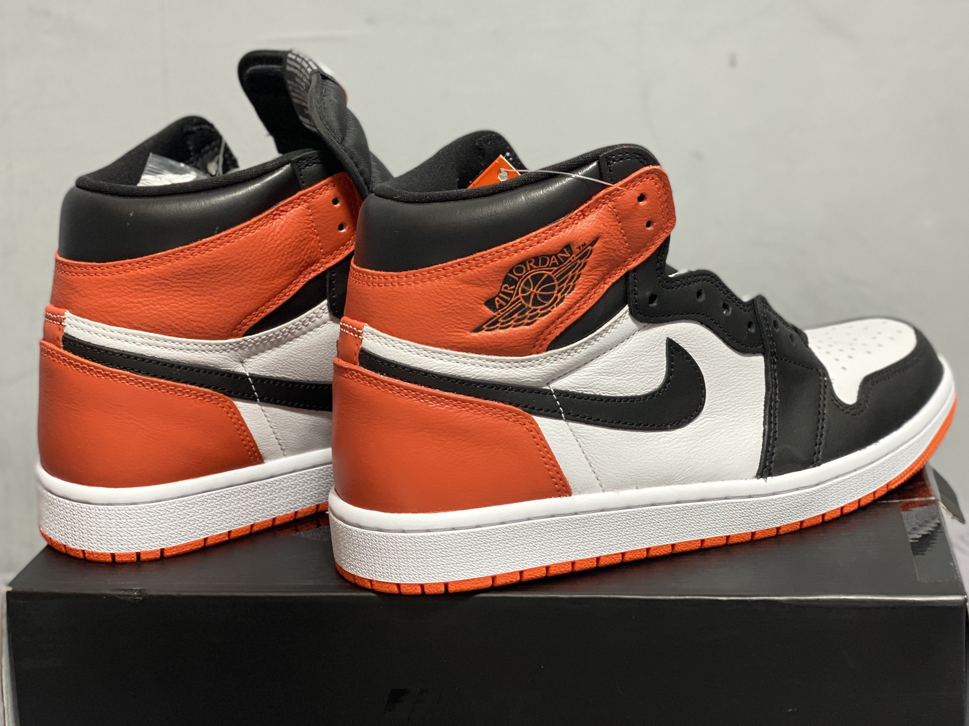 Jordan 1 Retro High OG Electro Orange, (GS) Jordan 1 Retro High OG Electro Orange 착용 스타일 - 3