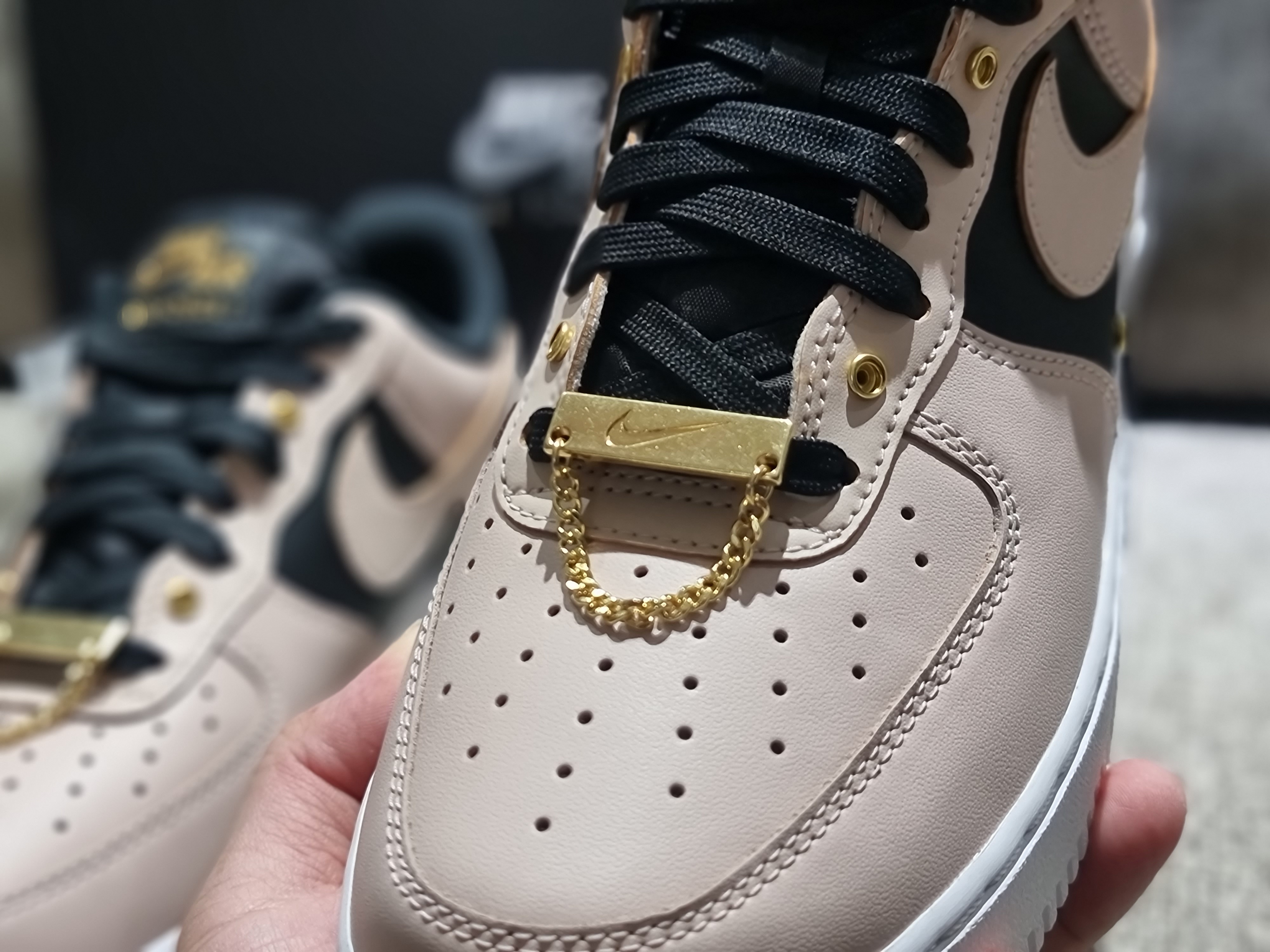 Nike Air Force 1 '07 PRM Touch Of Gold 착용 스타일 - 4