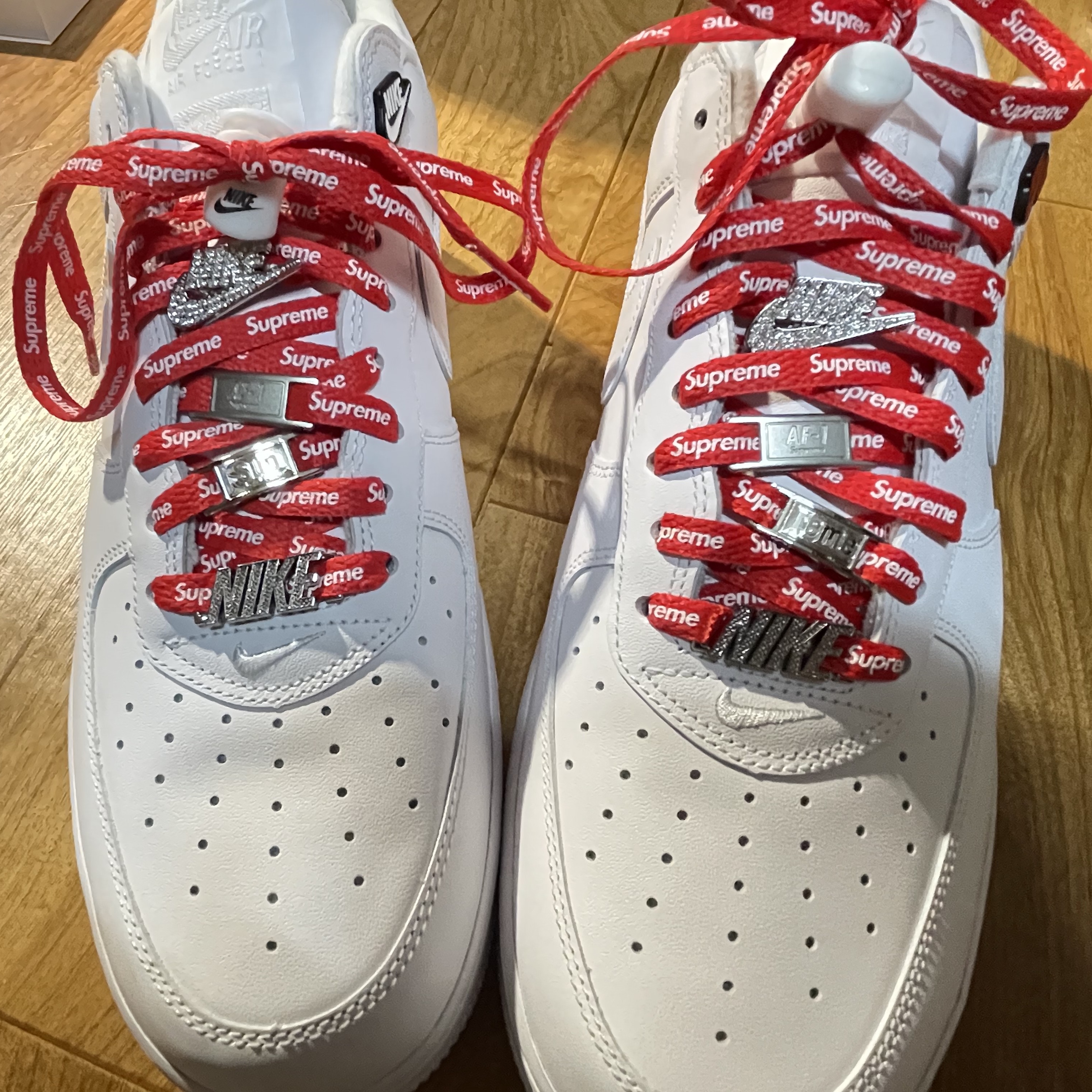 Nike x Supreme Air Force 1 Low White 착용 스타일 - 1