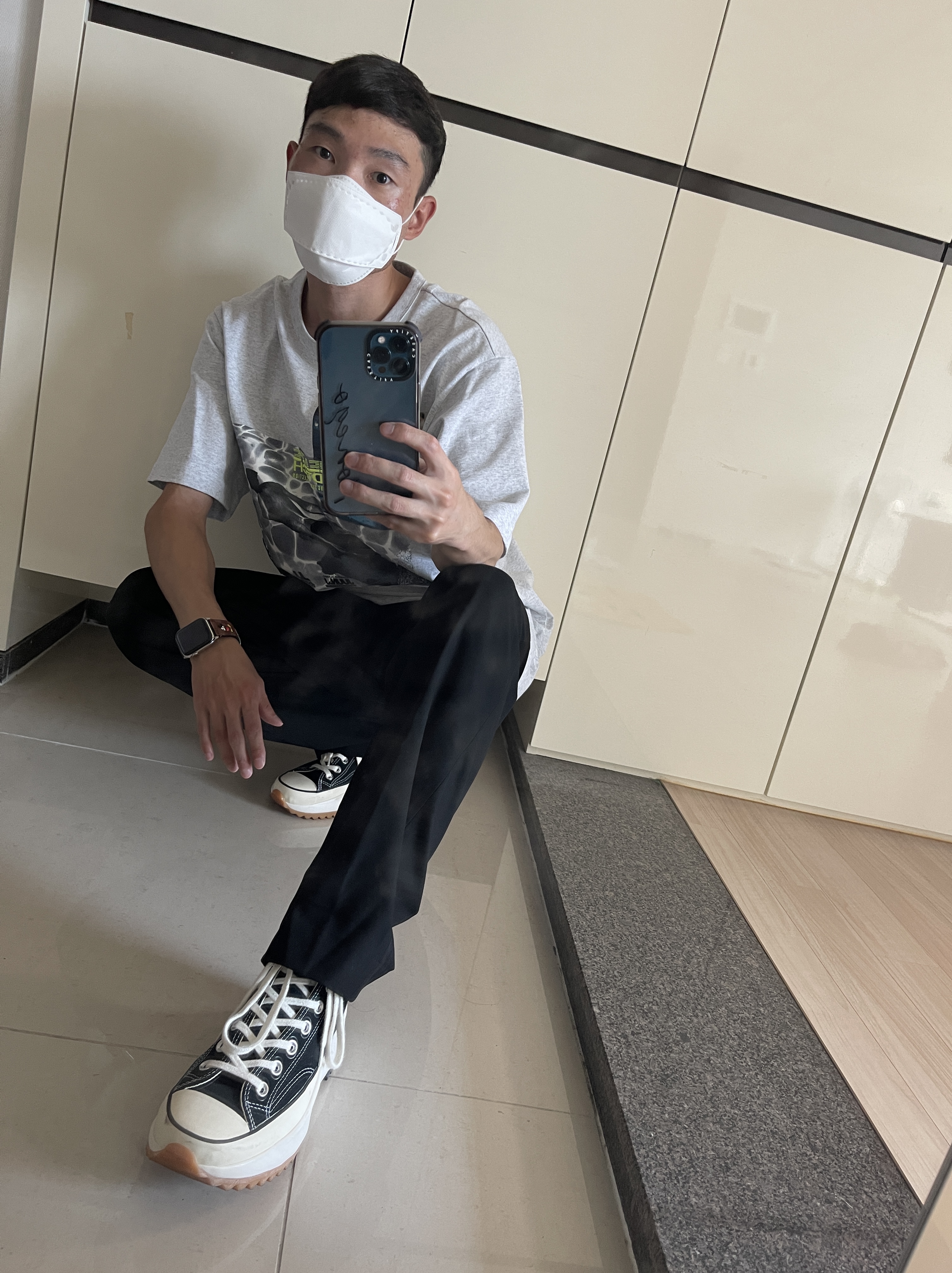 Converse x JW Anderson Run Star Hike Hi Black 착용 스타일 - 2