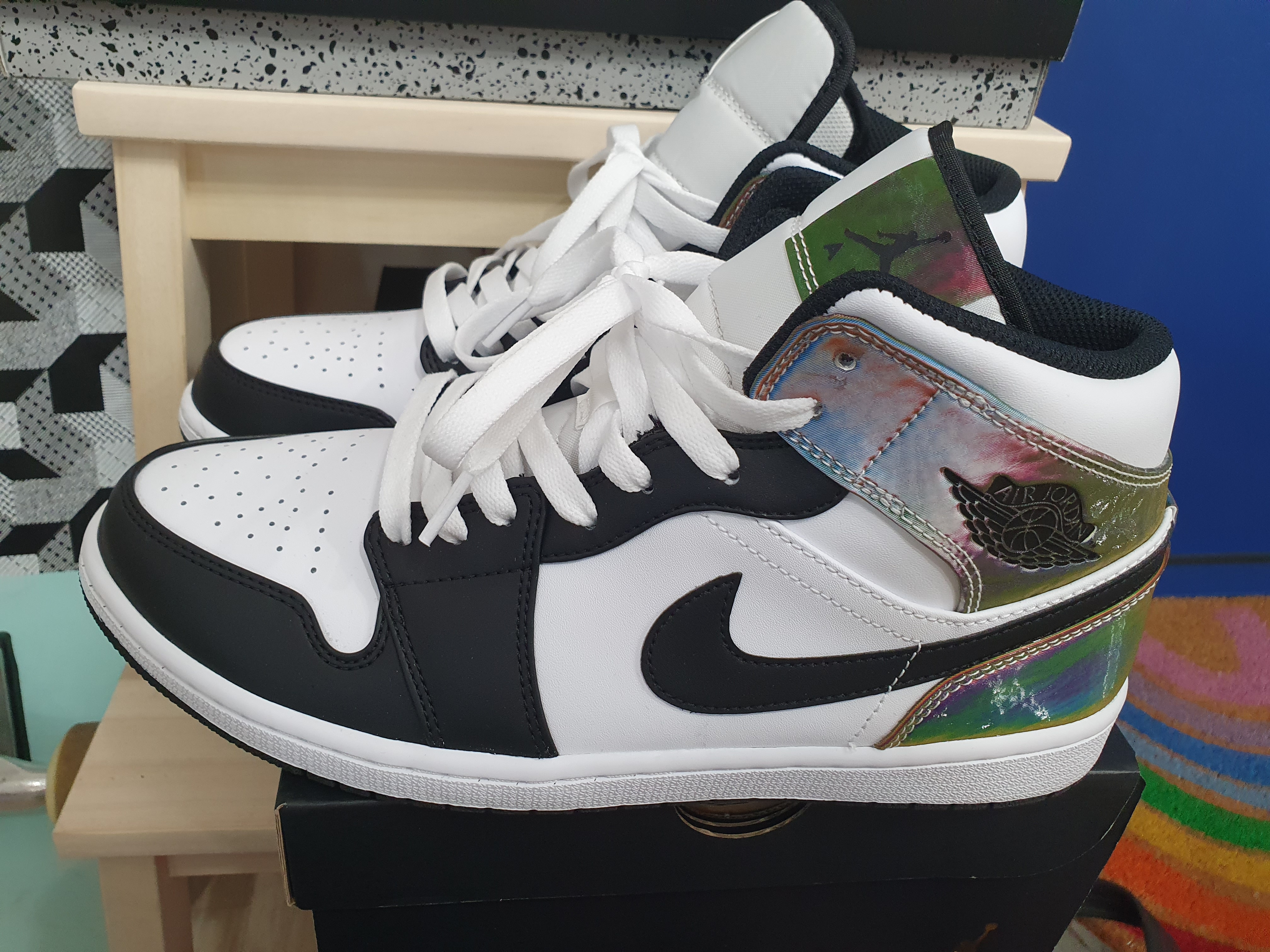 Jordan 1 Mid SE Heat Reactive 착용 스타일