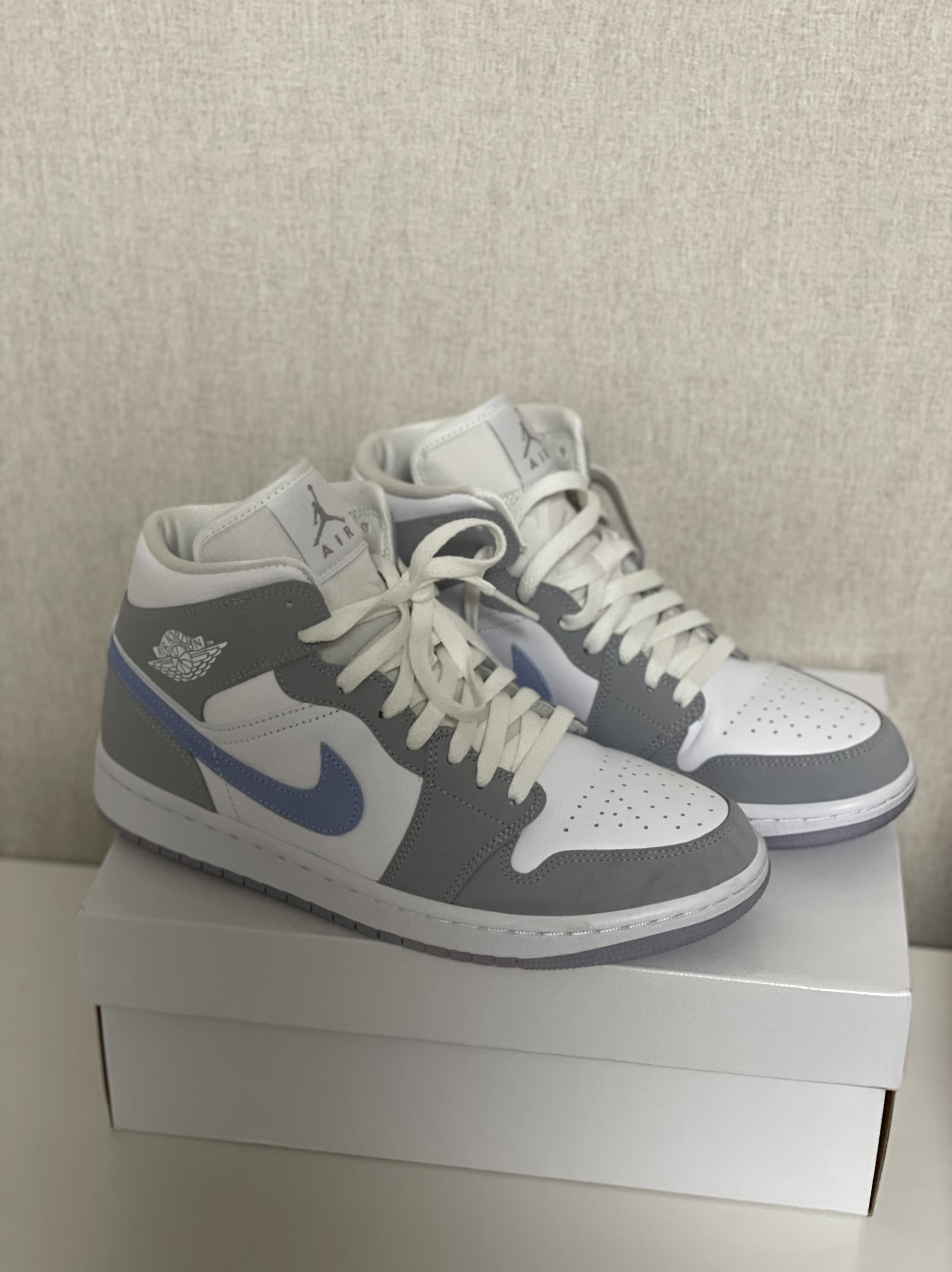 (W) Jordan 1 Mid Wolf Grey 착용 스타일 - 1