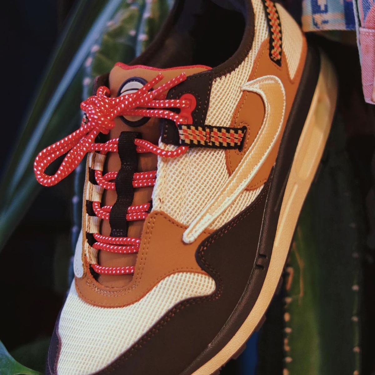 Nike x Travis Scott Air Max 270 React Cactus Trails 착용 스타일 - 5