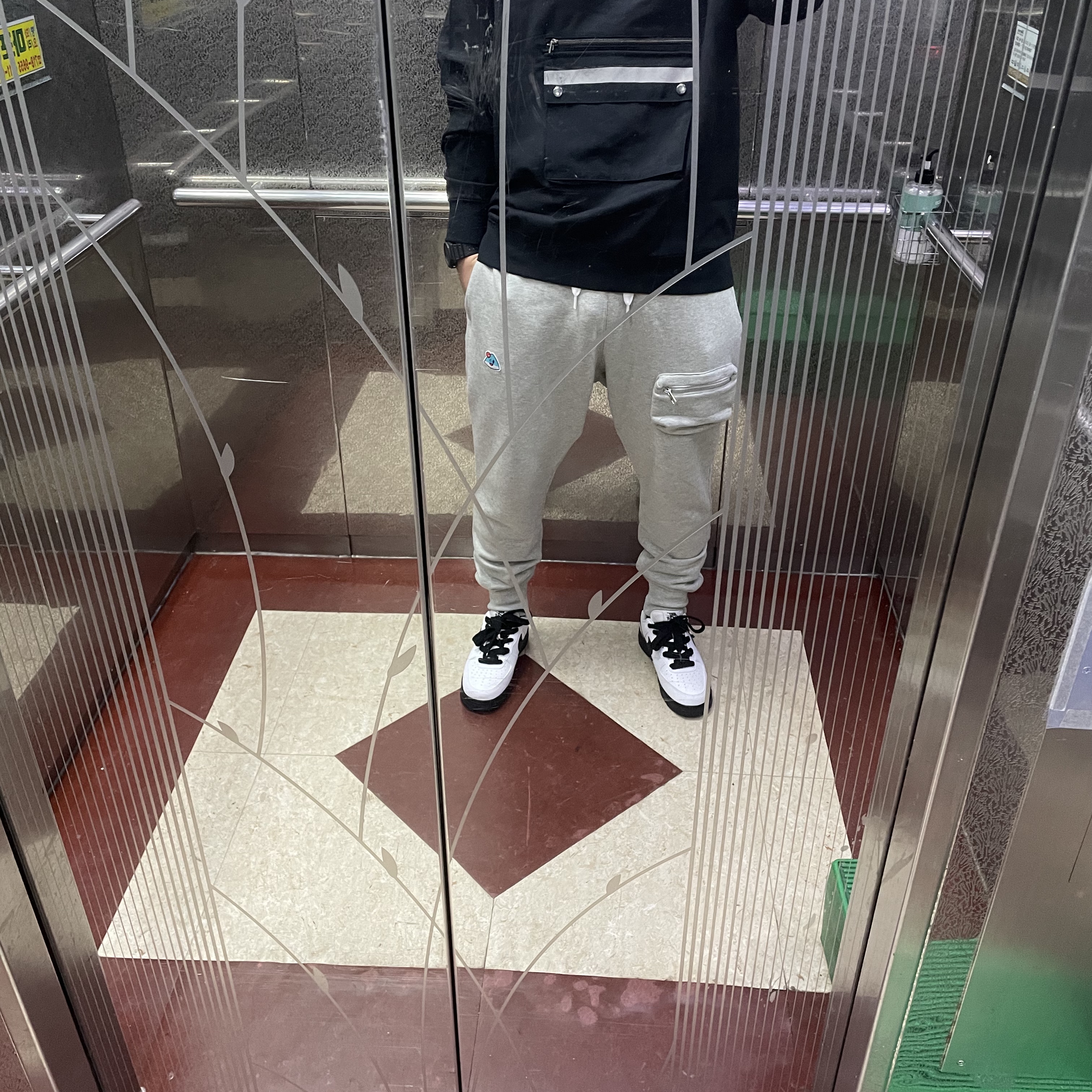 Nike Air Force 1 Low White Black Midsole 착용 스타일 - 1