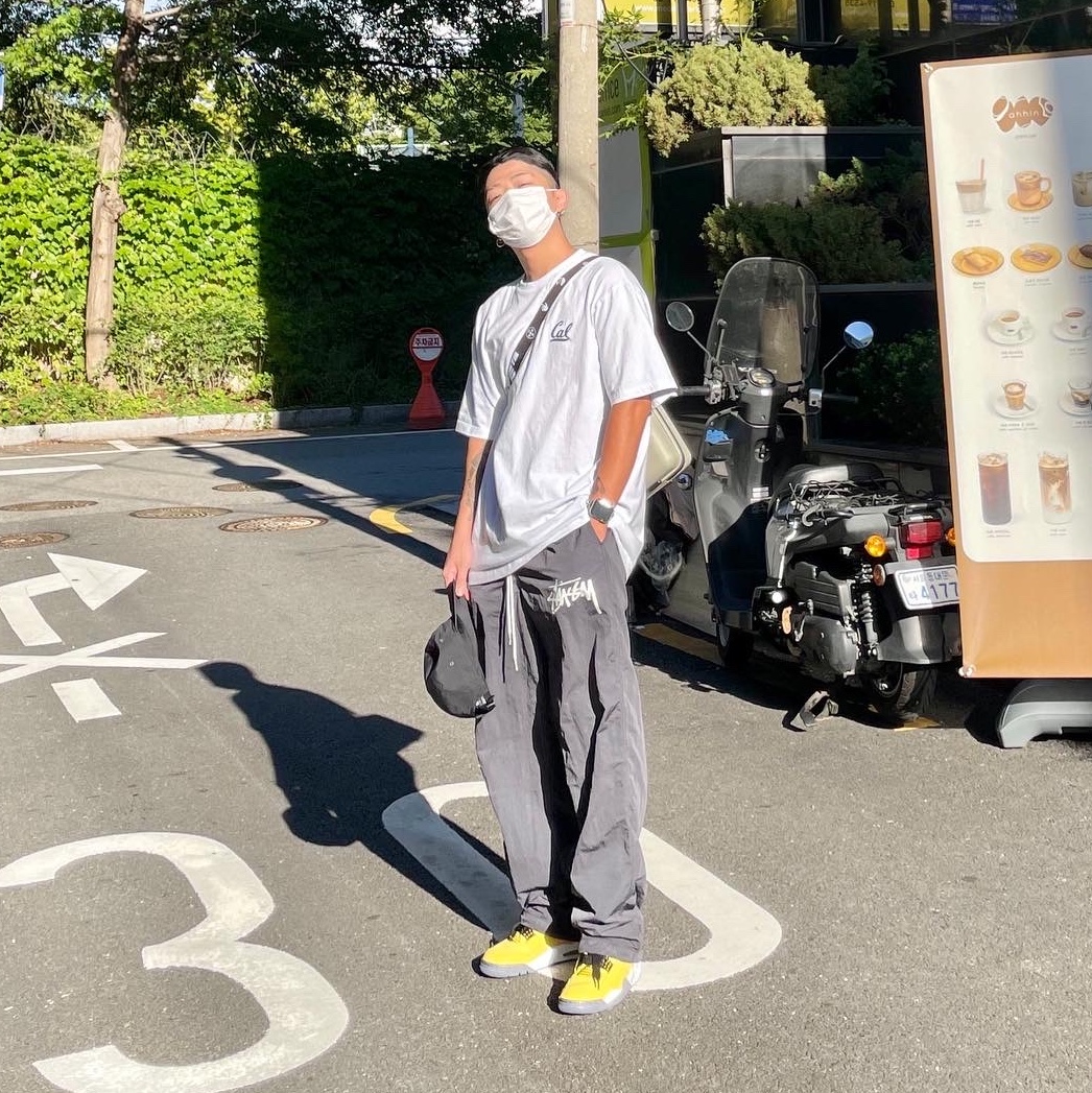 Jordan 4 Retro Tour Yellow, Nike x Stussy Beach Pants Off Noir 착용 스타일 - 2