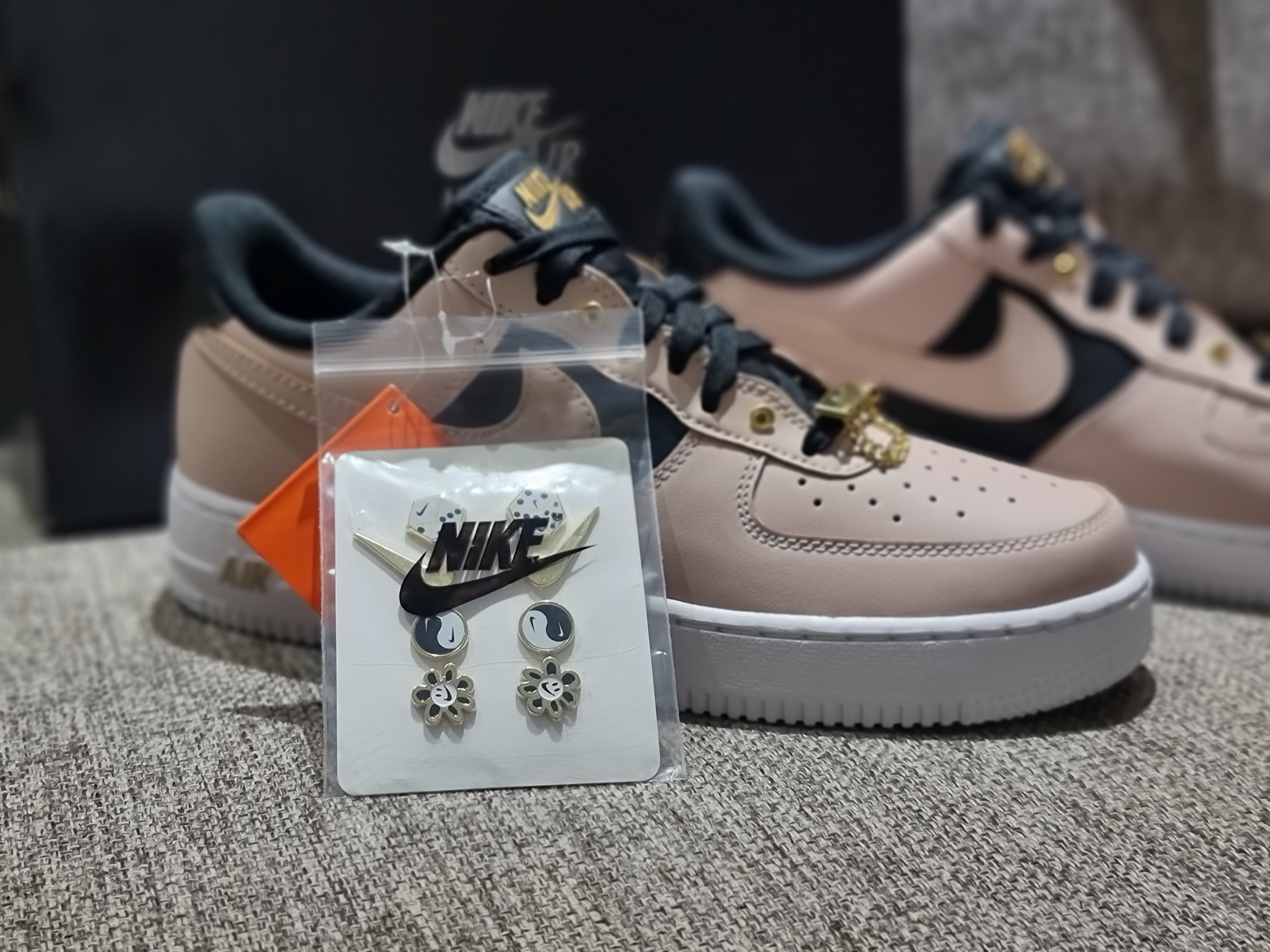 Nike Air Force 1 '07 PRM Touch Of Gold 착용 스타일 - 2